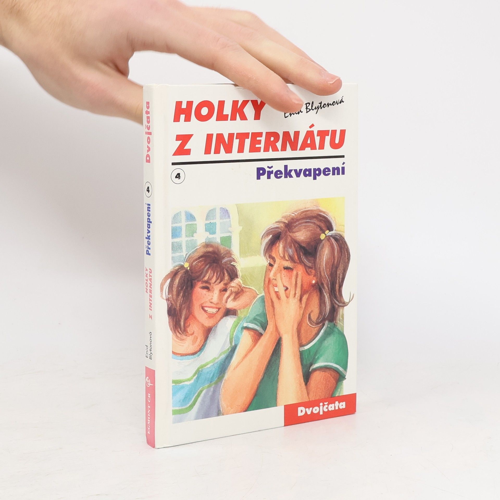 Enid Blyton Holky z internátu 4. Překvapení