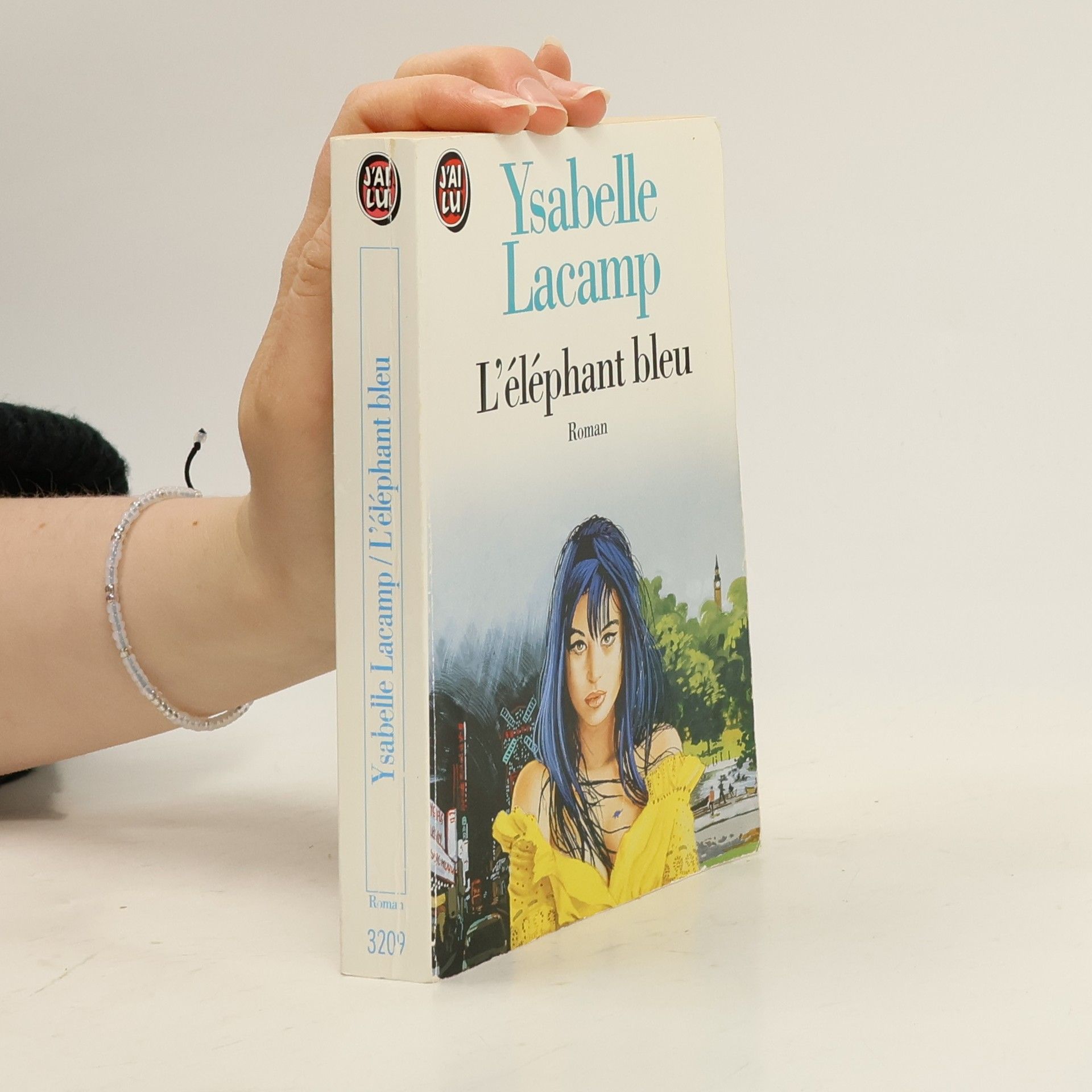 Ysabelle Lacamp L'éléphant bleu