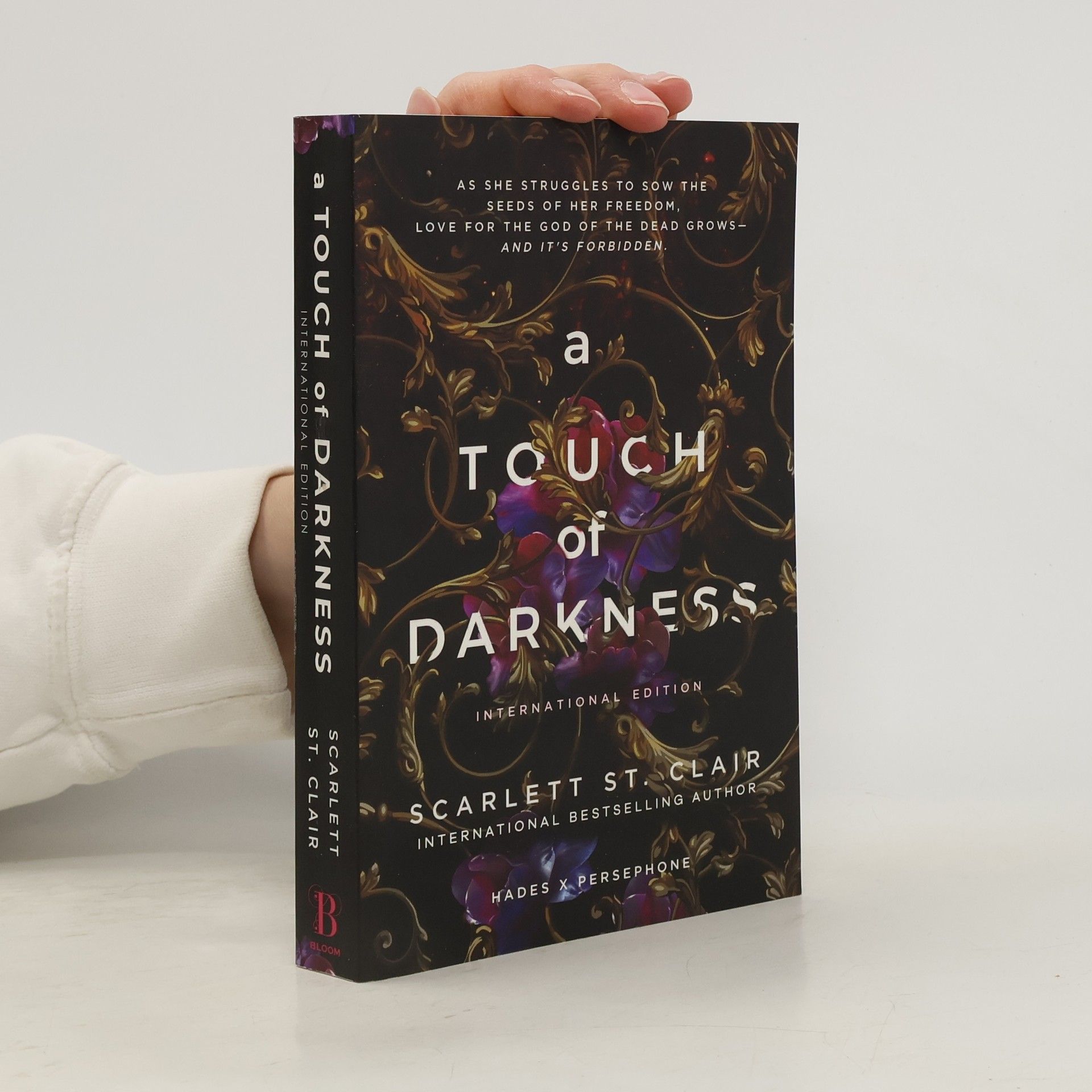 Scarlett St. Clair A Touch of Darkness