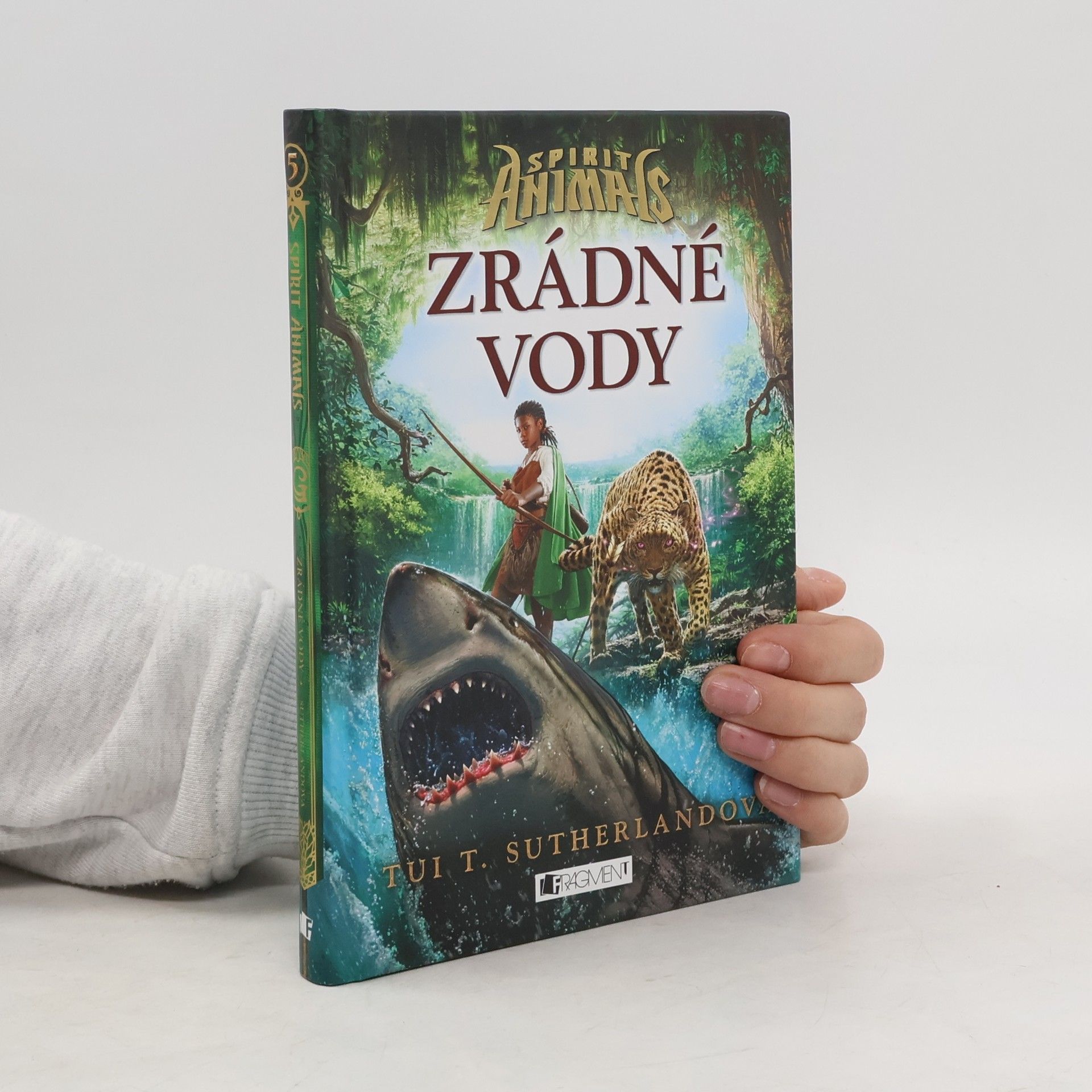 Tui T. Sutherland Zrádné vody