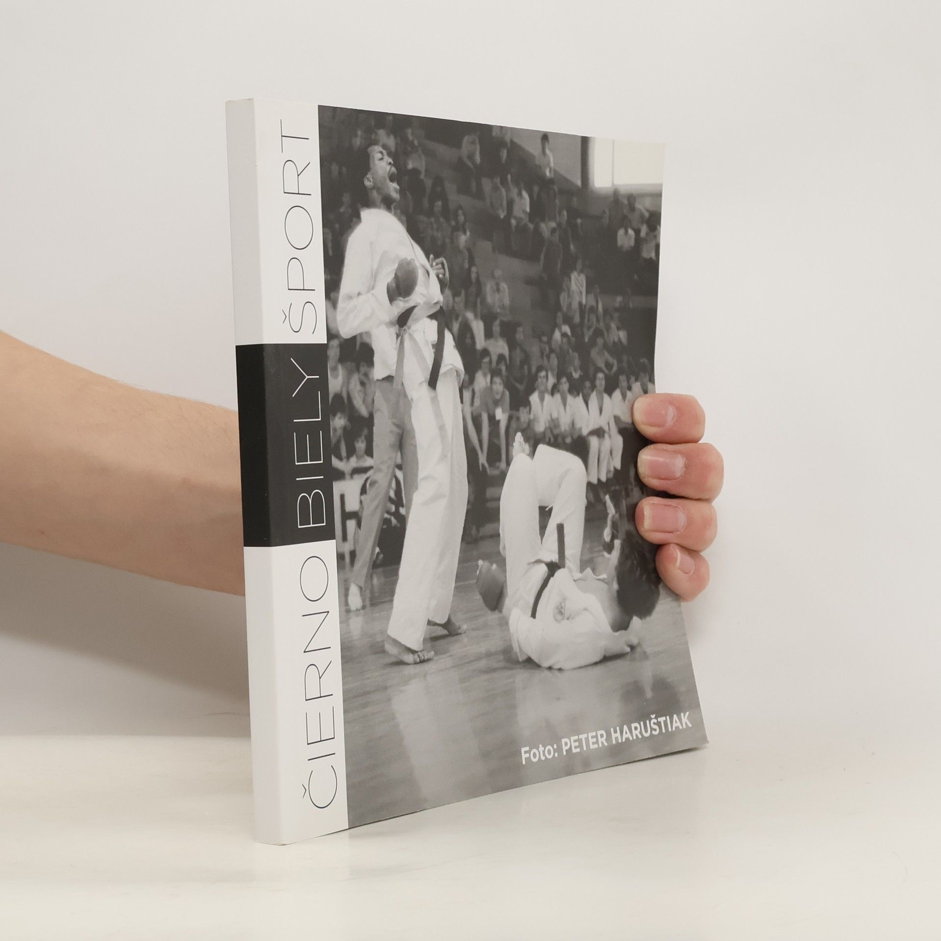 Peter Haruštiak Čiernobiely šport