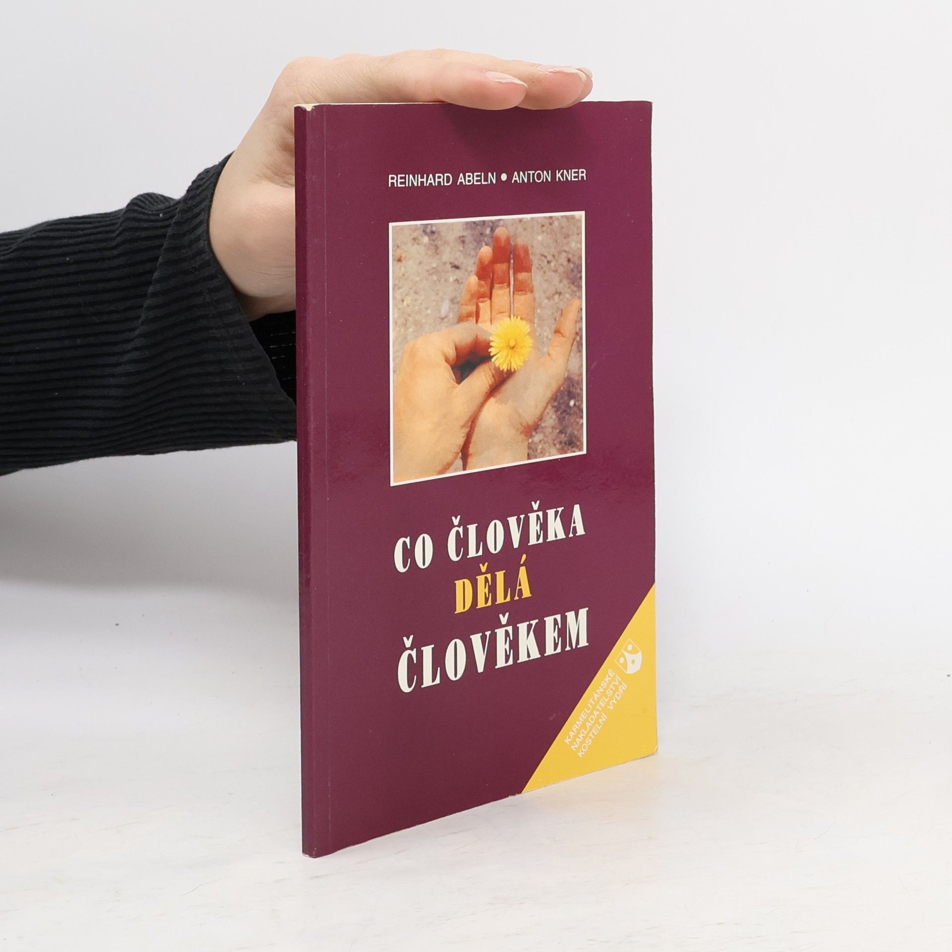 Co dělá člověka člověkem :