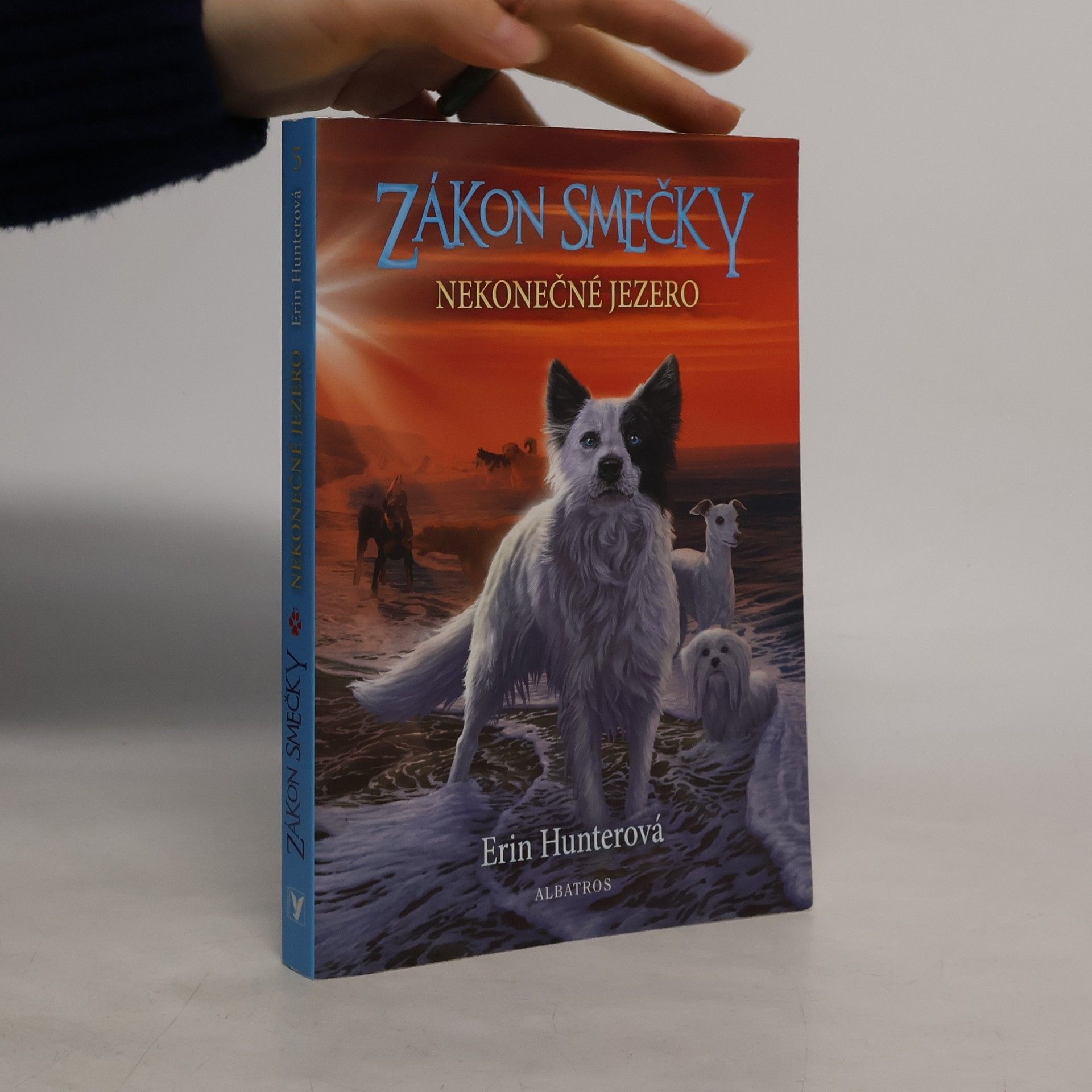 Erin Hunter Nekonečné jezero. Zákon smečky