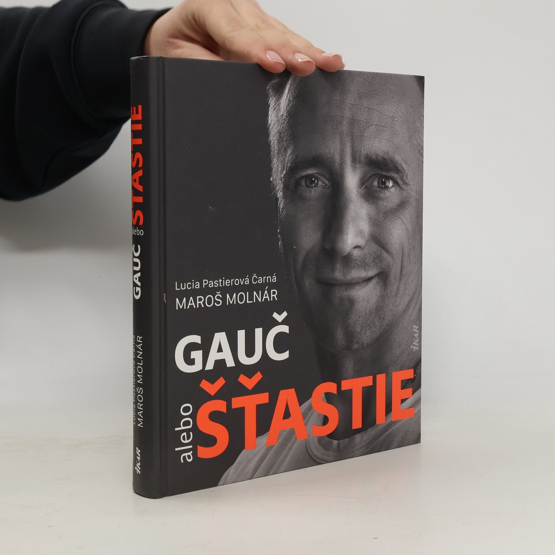 Lucia Pastierová Čarná Gauč alebo šťastie