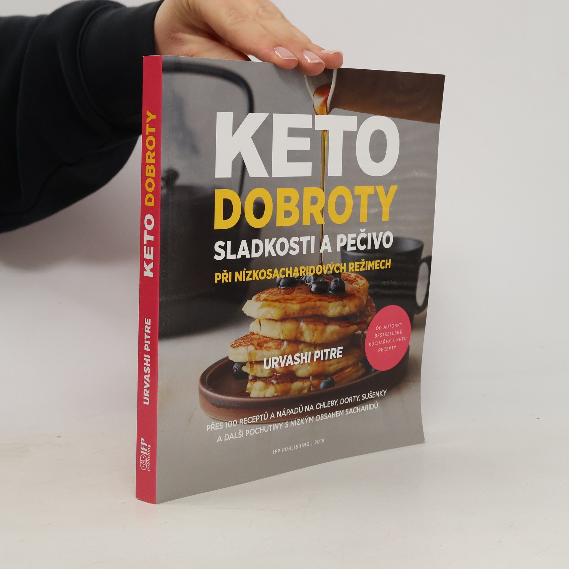 Keto dobroty. Sladkosti a pečivo při nízkosacharidových režimech