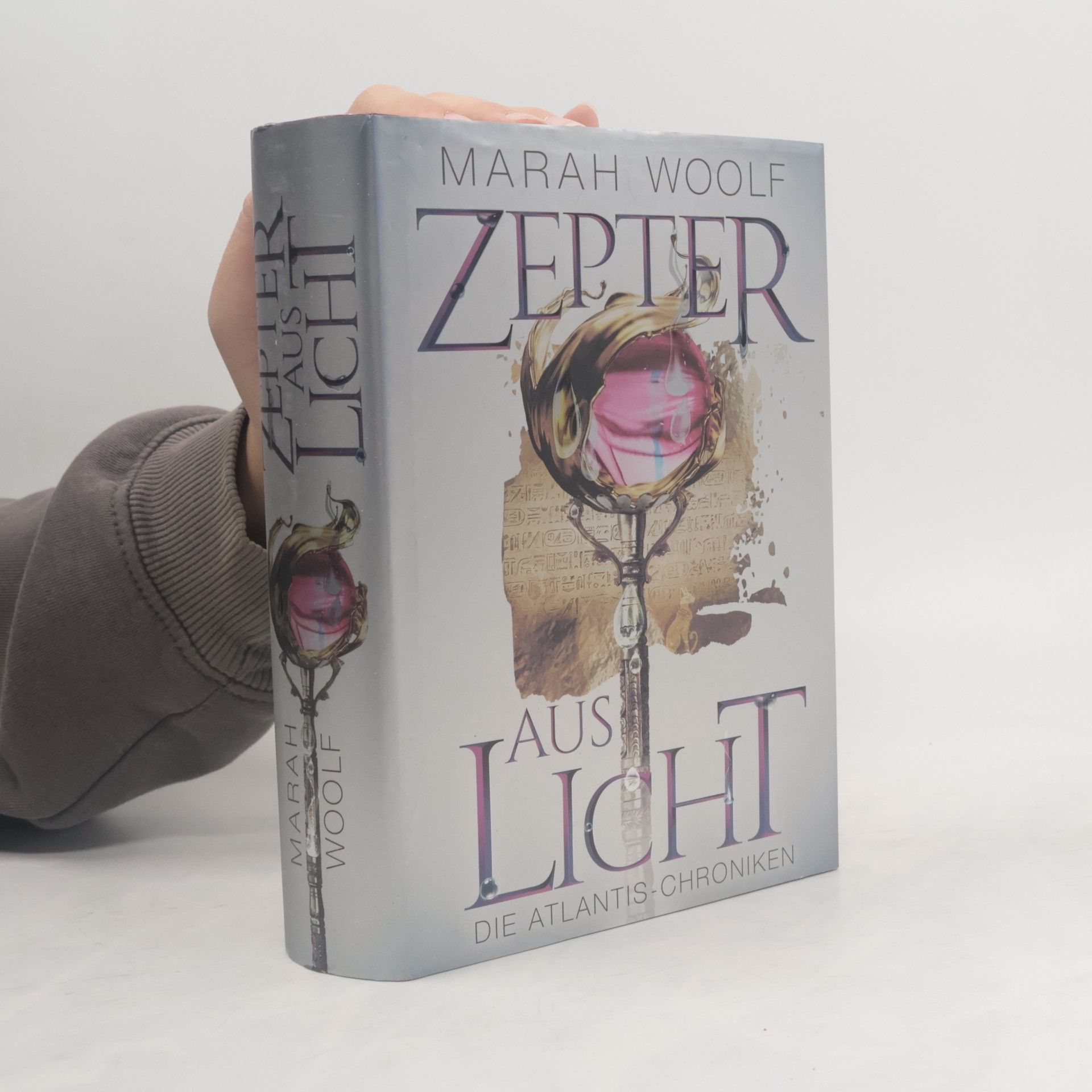 Marah Woolf Zepter aus Licht