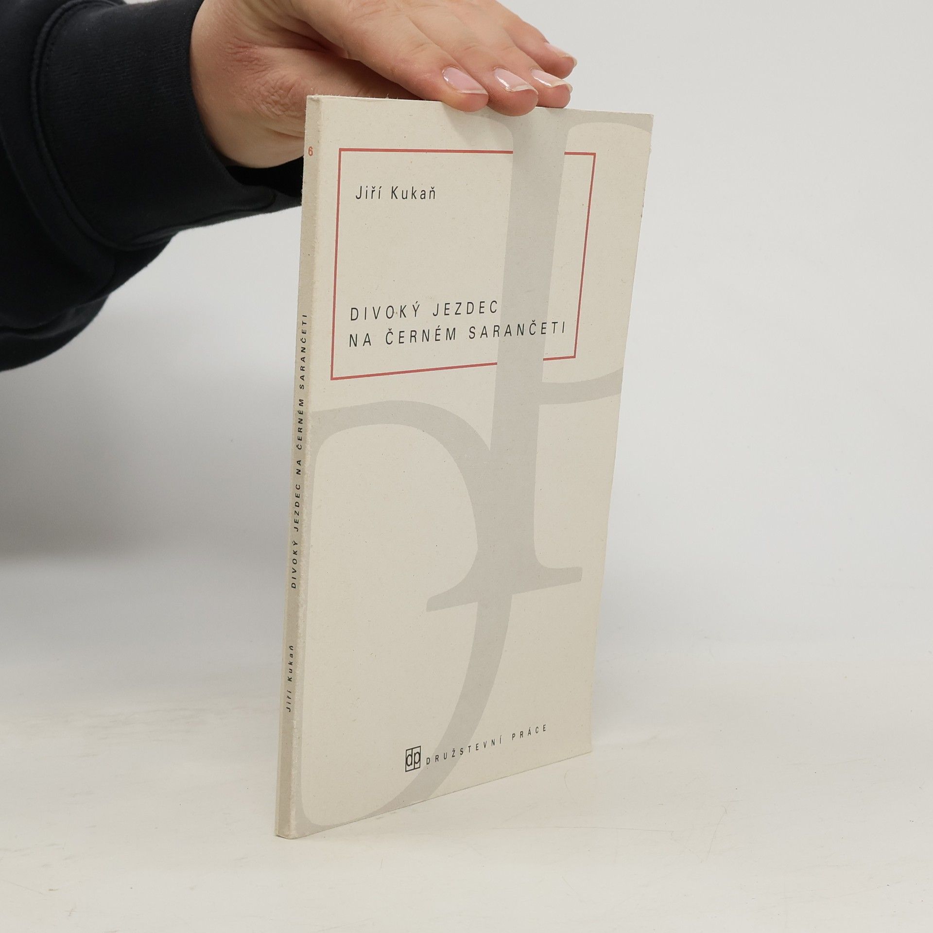 Divoký jezdec na černém sarančeti