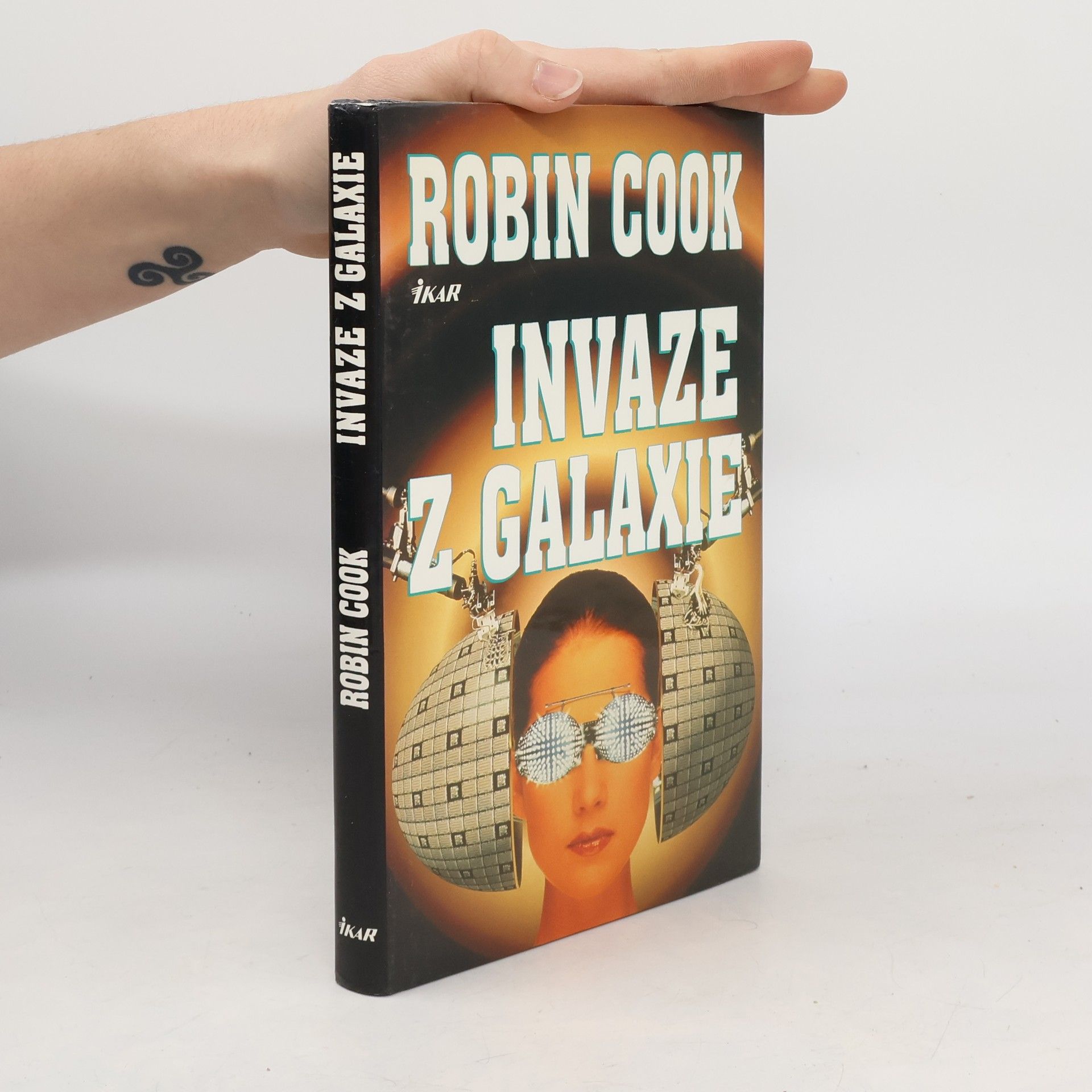 Robin Cook Invaze z galaxie