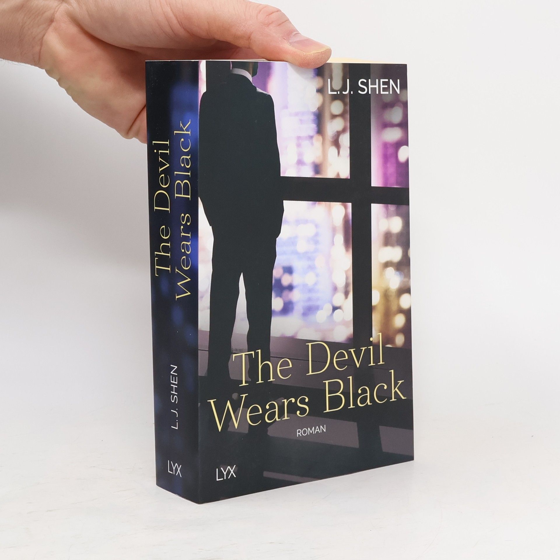 L. J. Shen The devil wears black