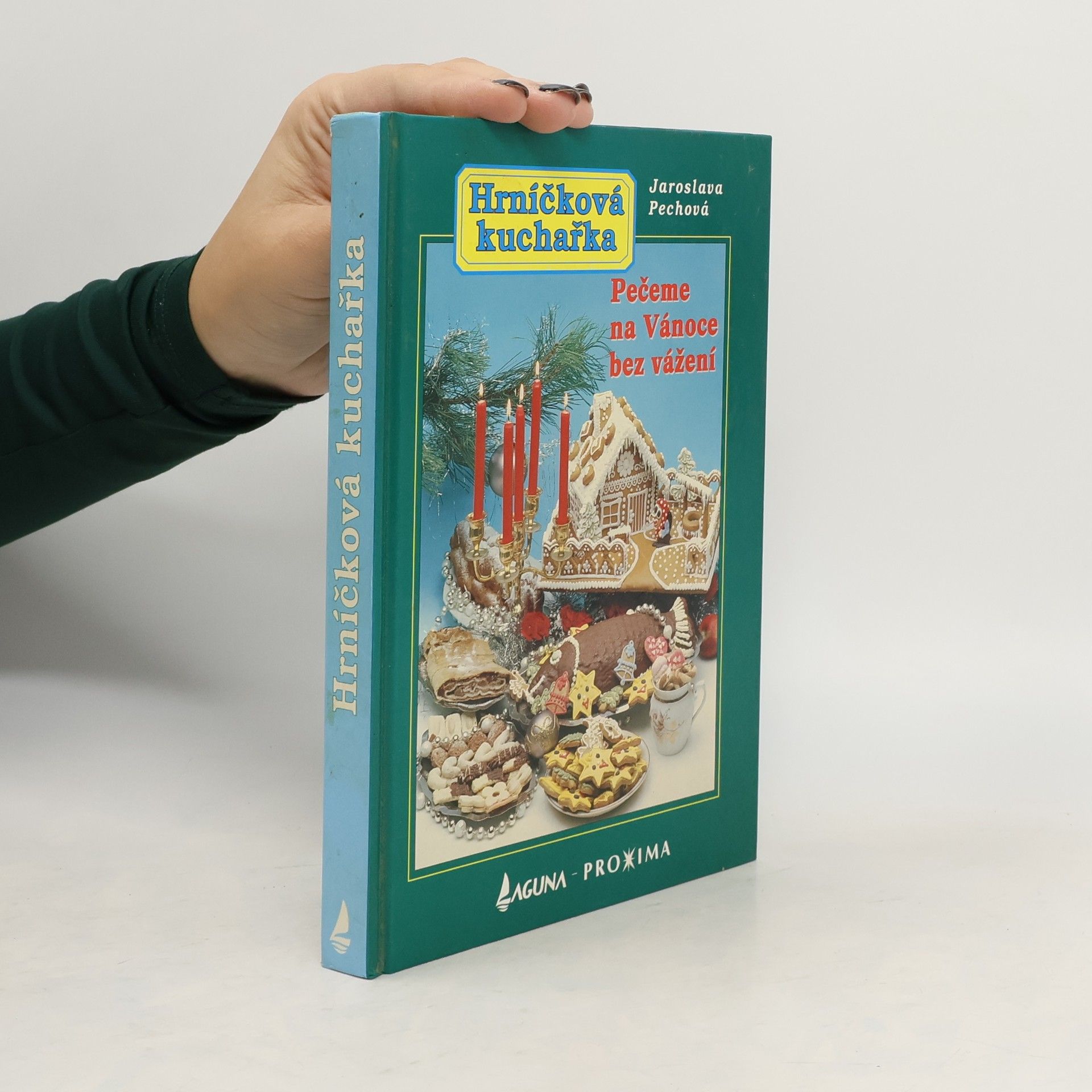 Hrníčková kuchařka. Pečeme na Vánoce bez vážení