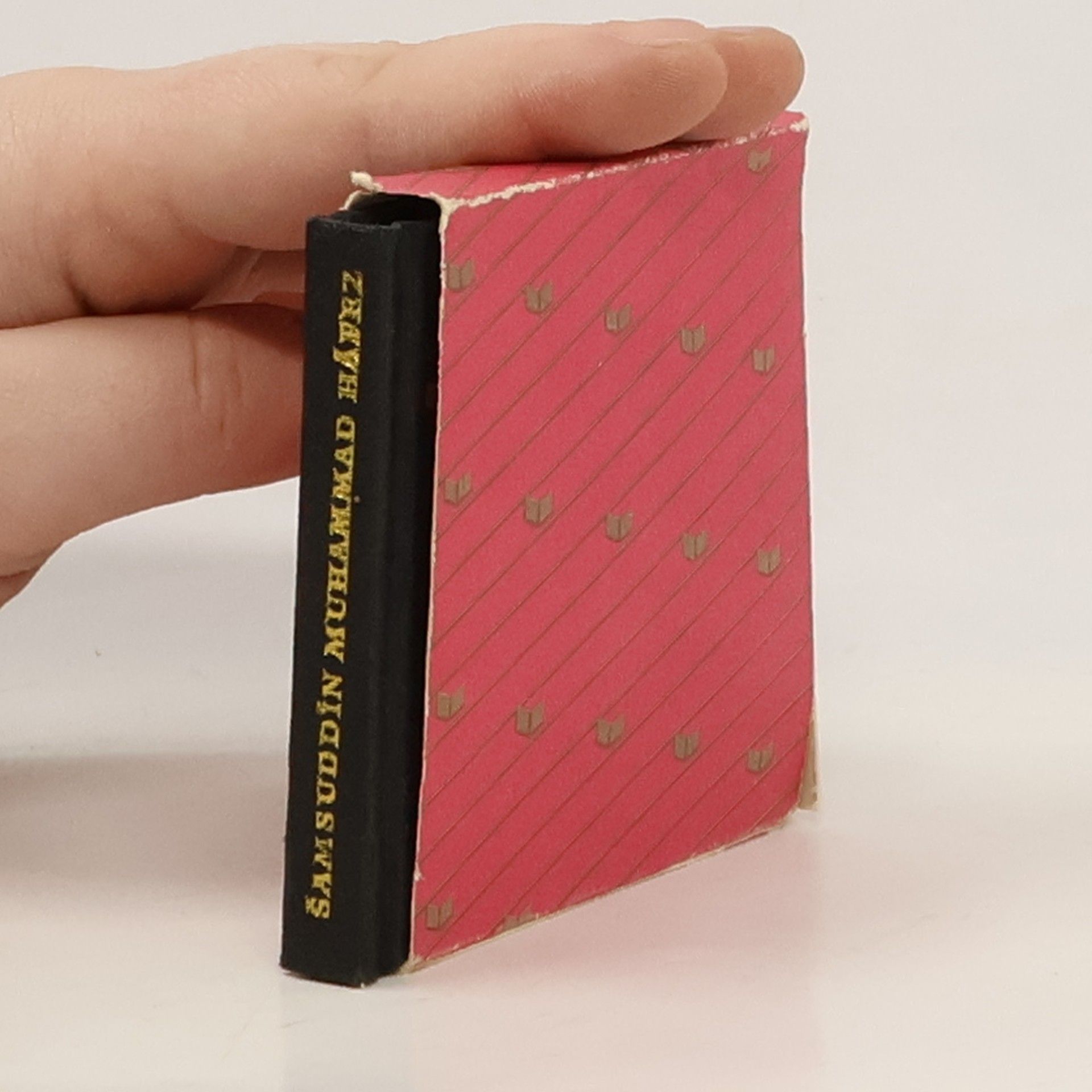 Co zbude z růží, když je slavík zradí