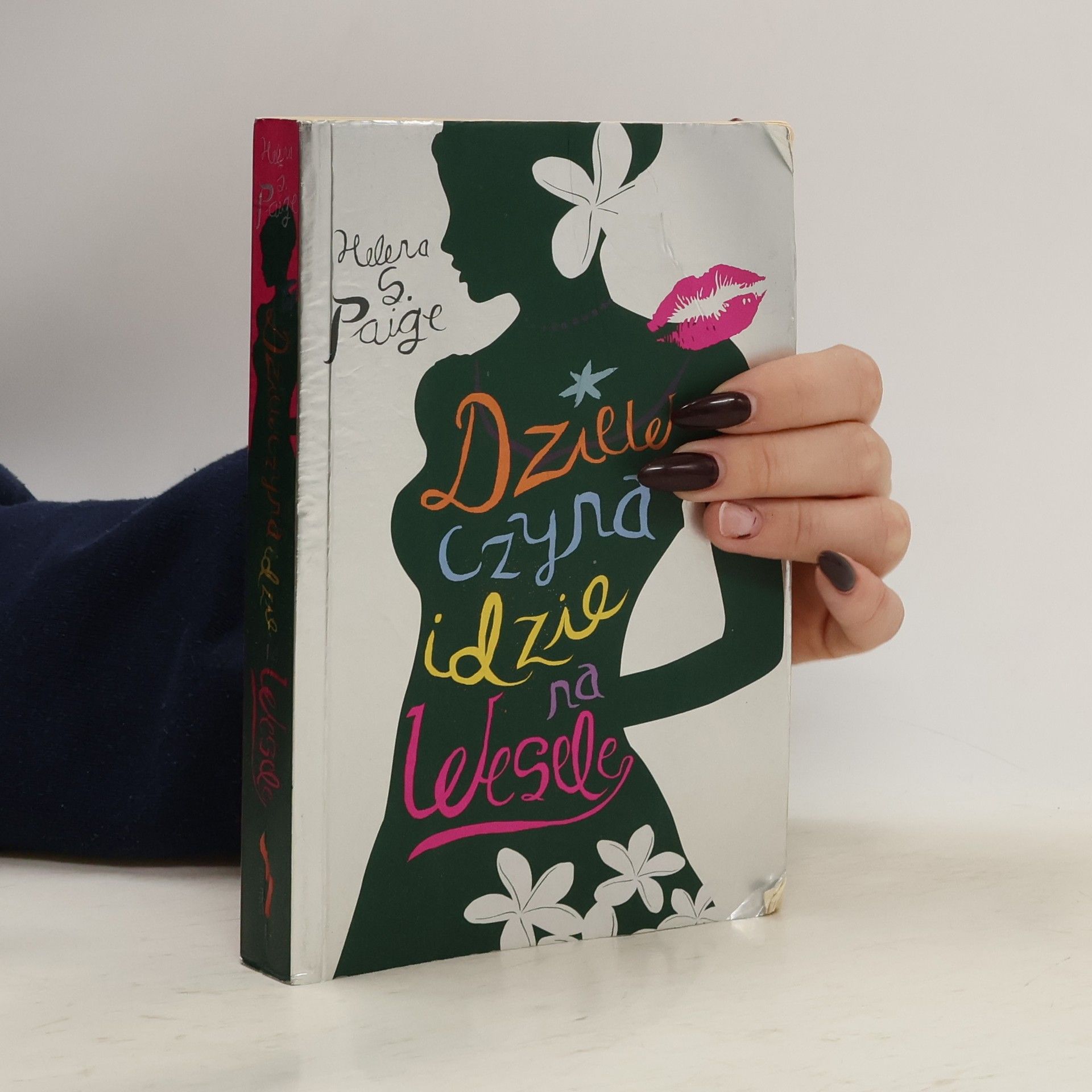 Dziewczyna idzie na wesele