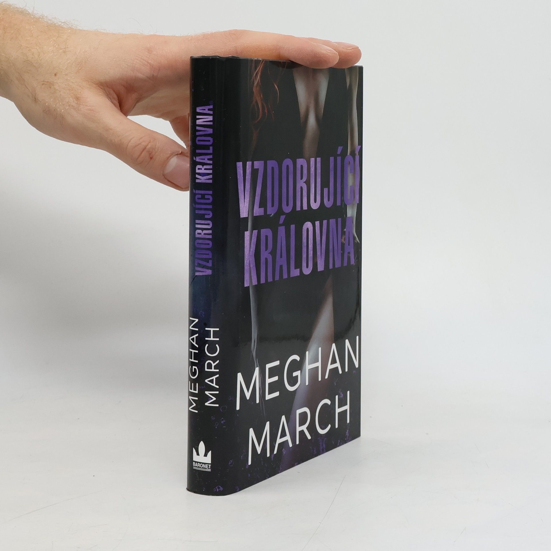 Meghan March Vzdorující královna : Mount trilogy 2