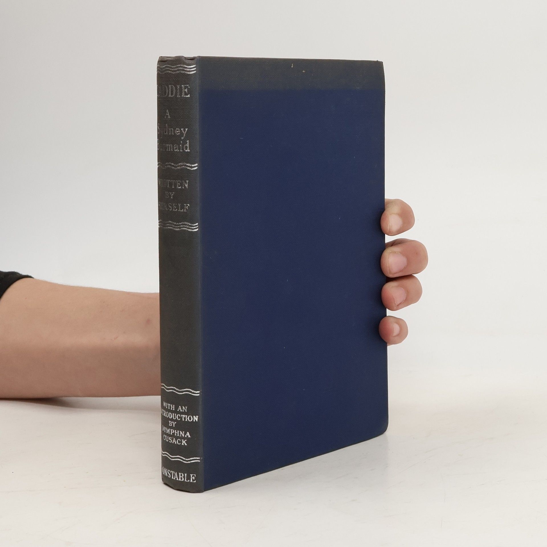 Sydney Barmaid Caddie