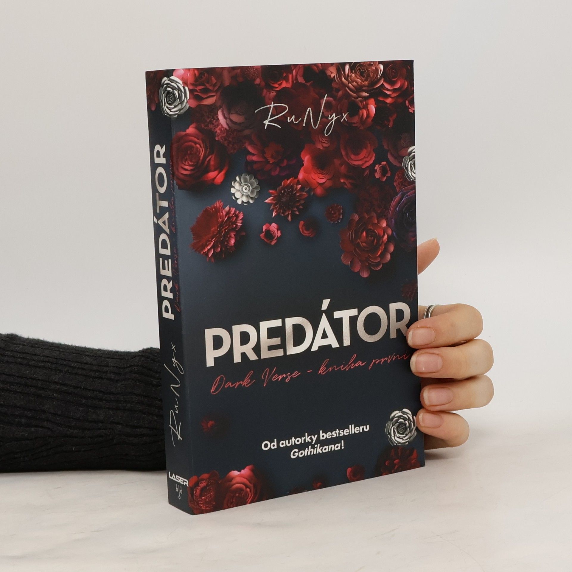 Dark Verse. Kniha první, Predátor