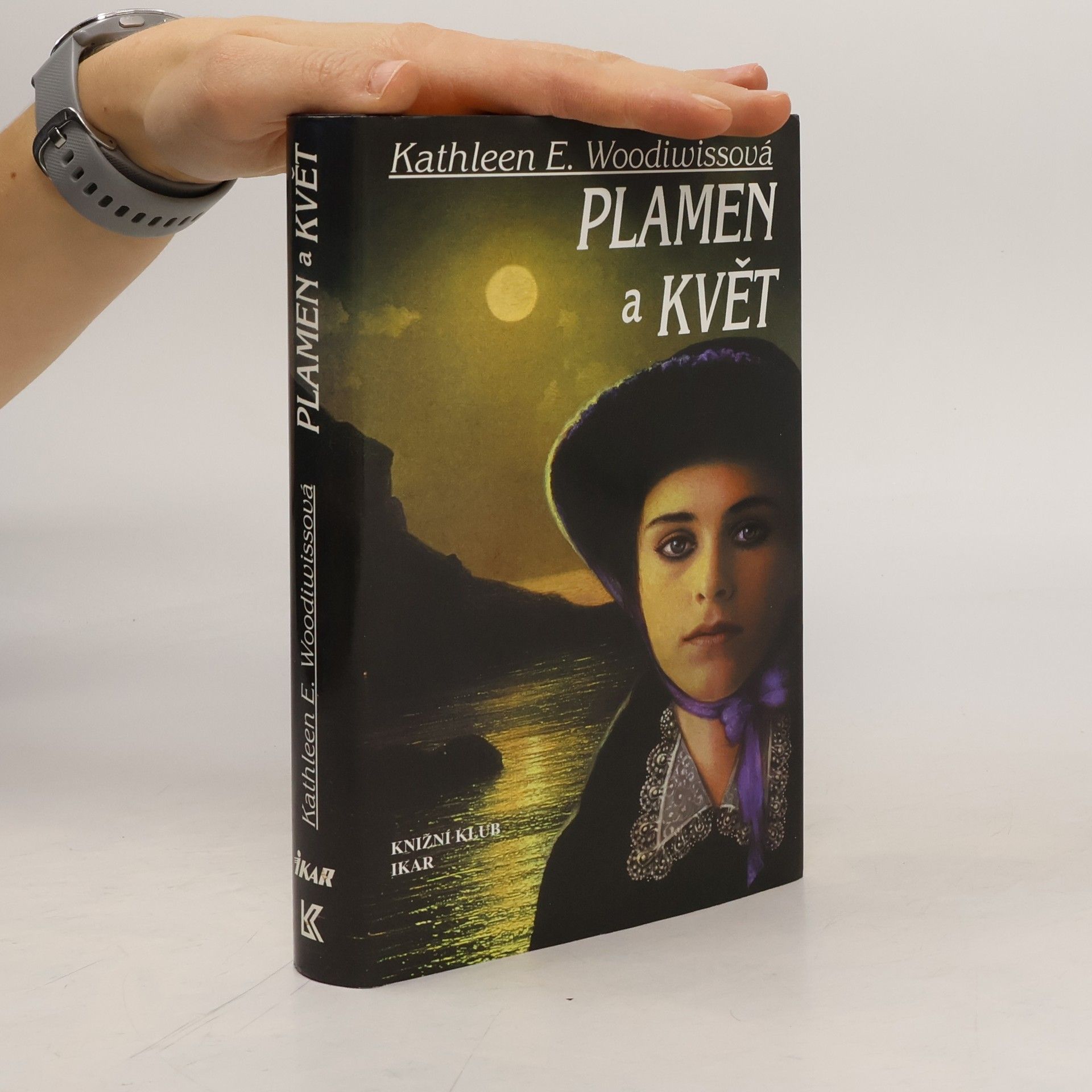 Kathleen E. Woodiwiss Plamen a květ