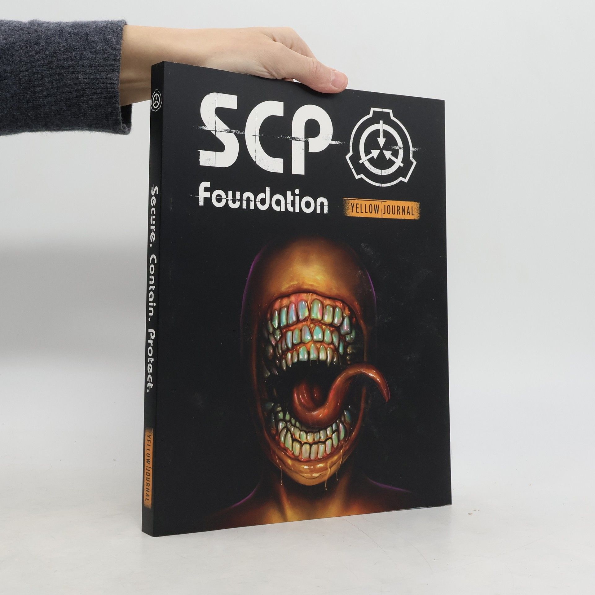 Auteurscollectief SCP Foundation Artbook | Paperback Edition | Yellow Journal