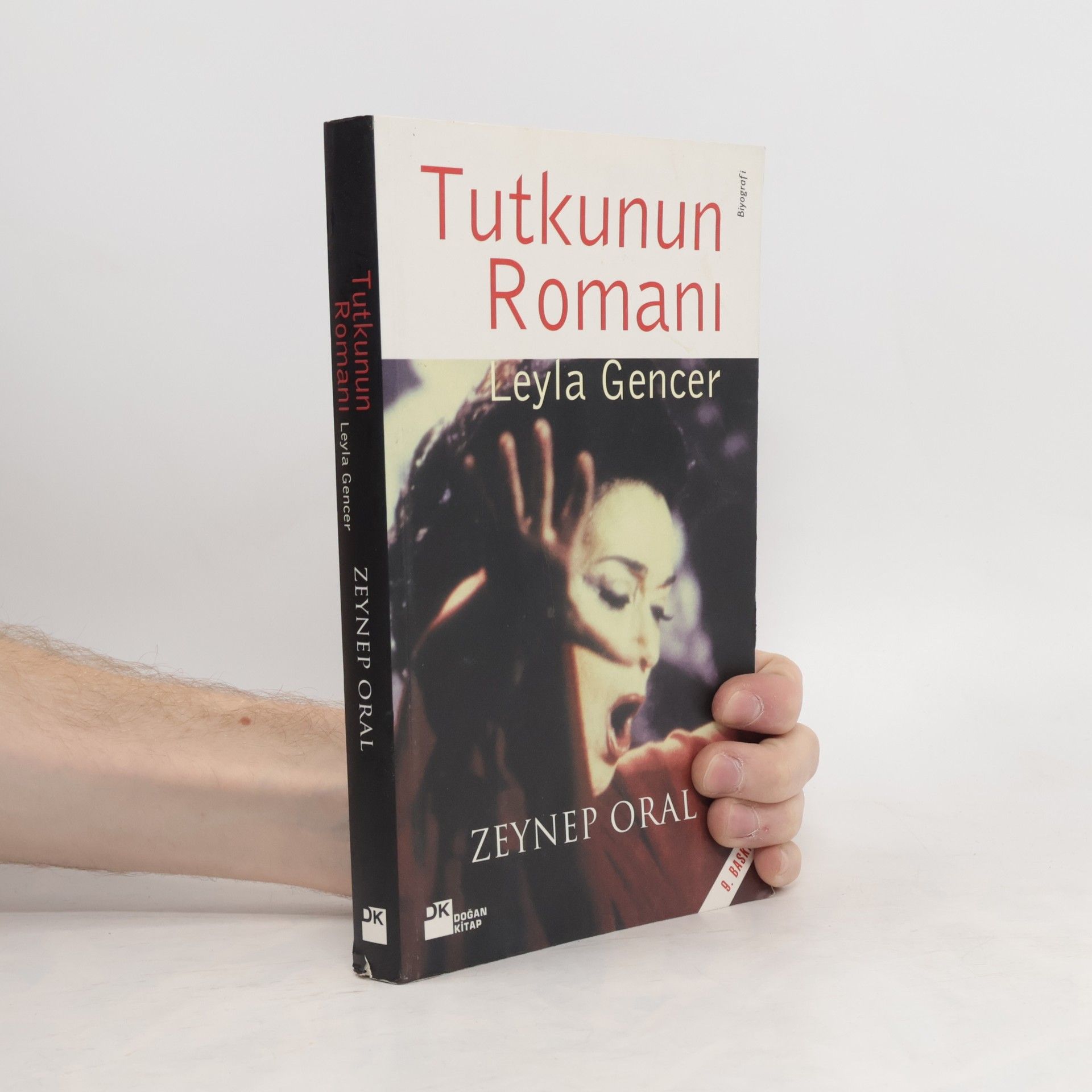 Zeynep Oral Tutkunun romanı Leyla Gencer