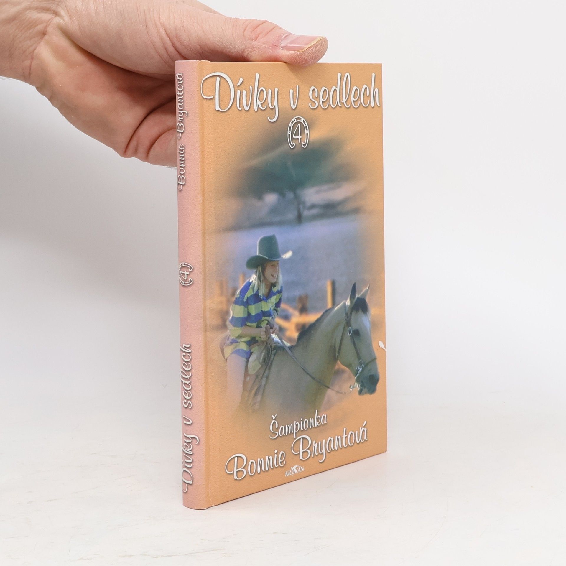 B. B. Hiller Dívky v sedlech. 4, Šampionka