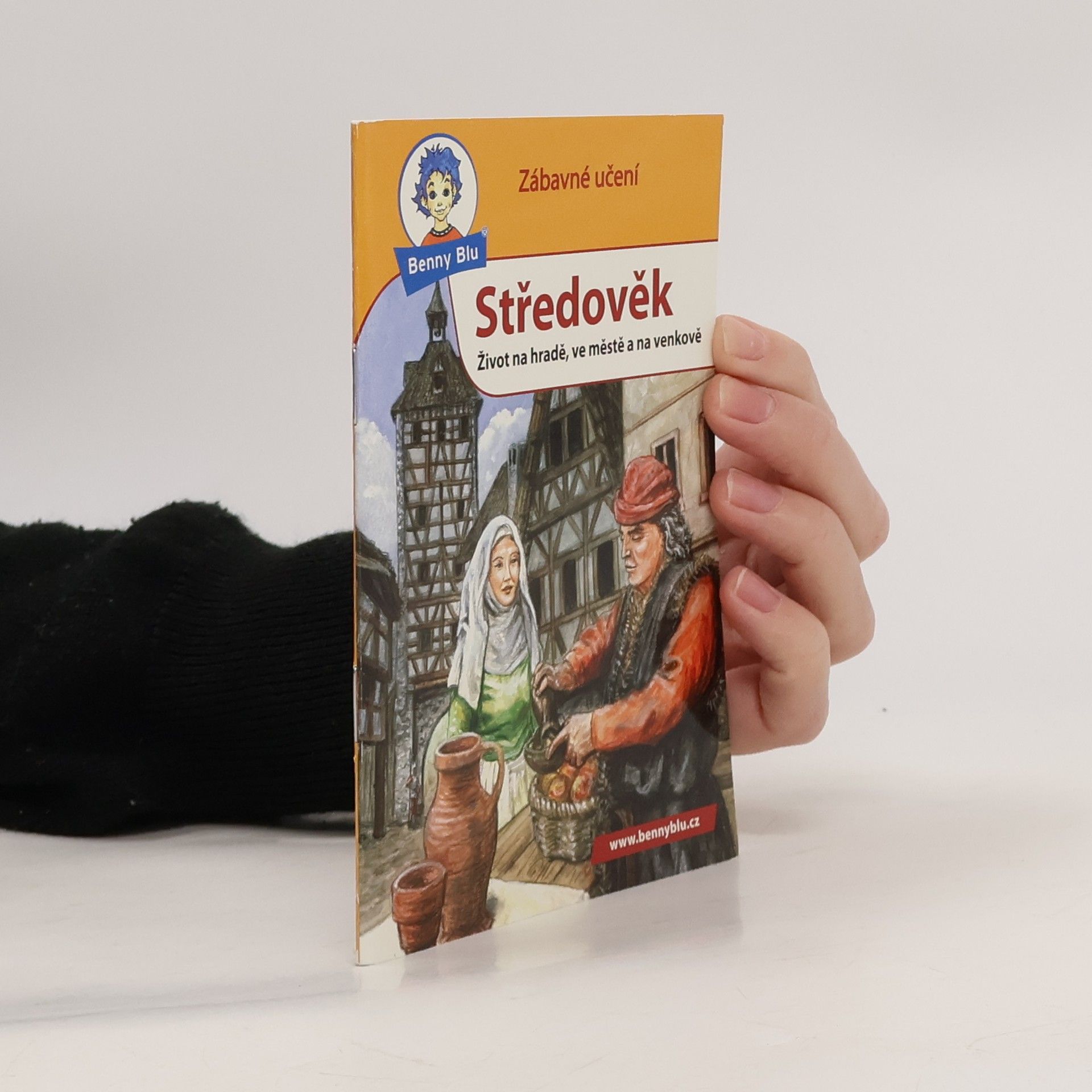 Středověk : život na hradě, ve městě a na venkově