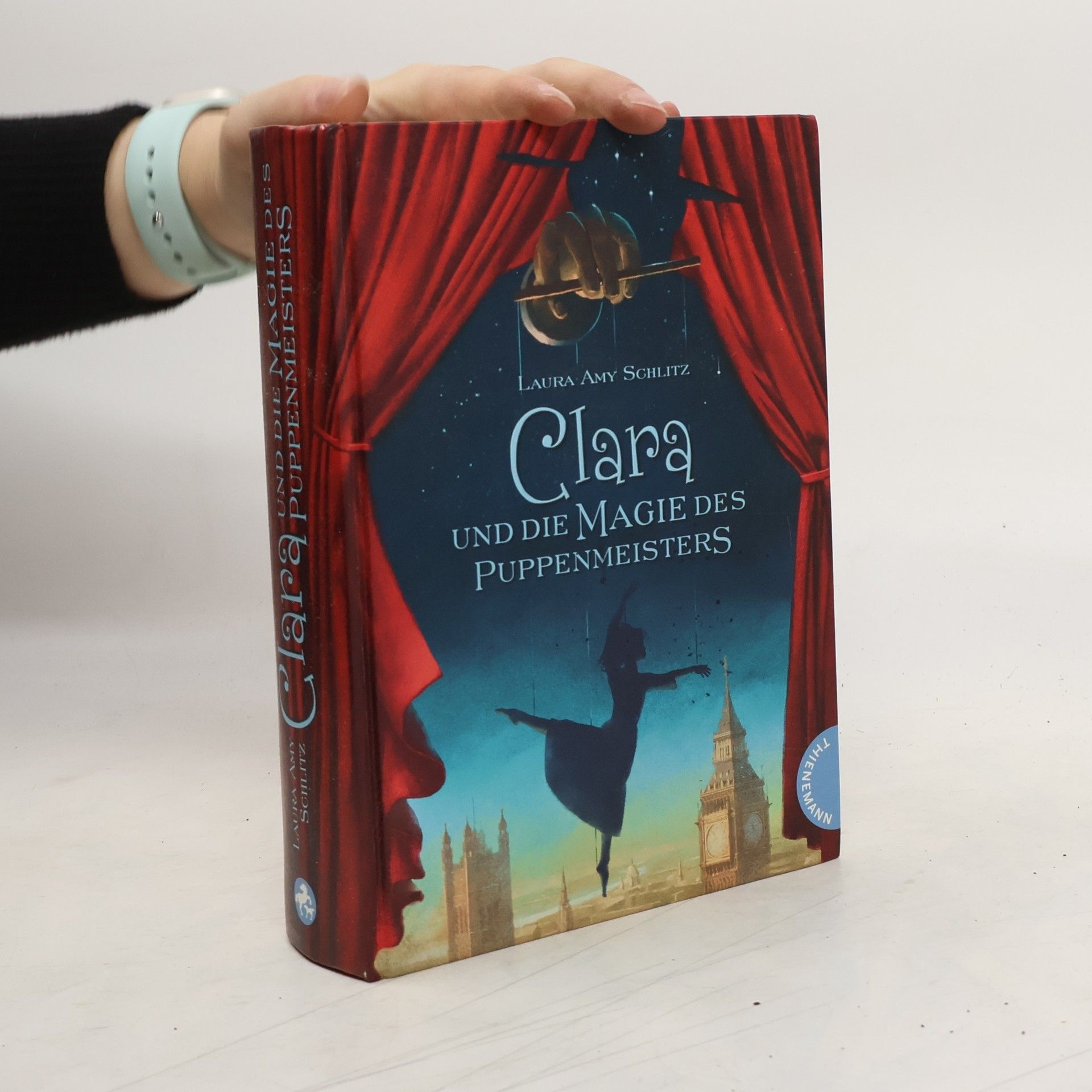 Clara und die Magie des Puppenmeisters