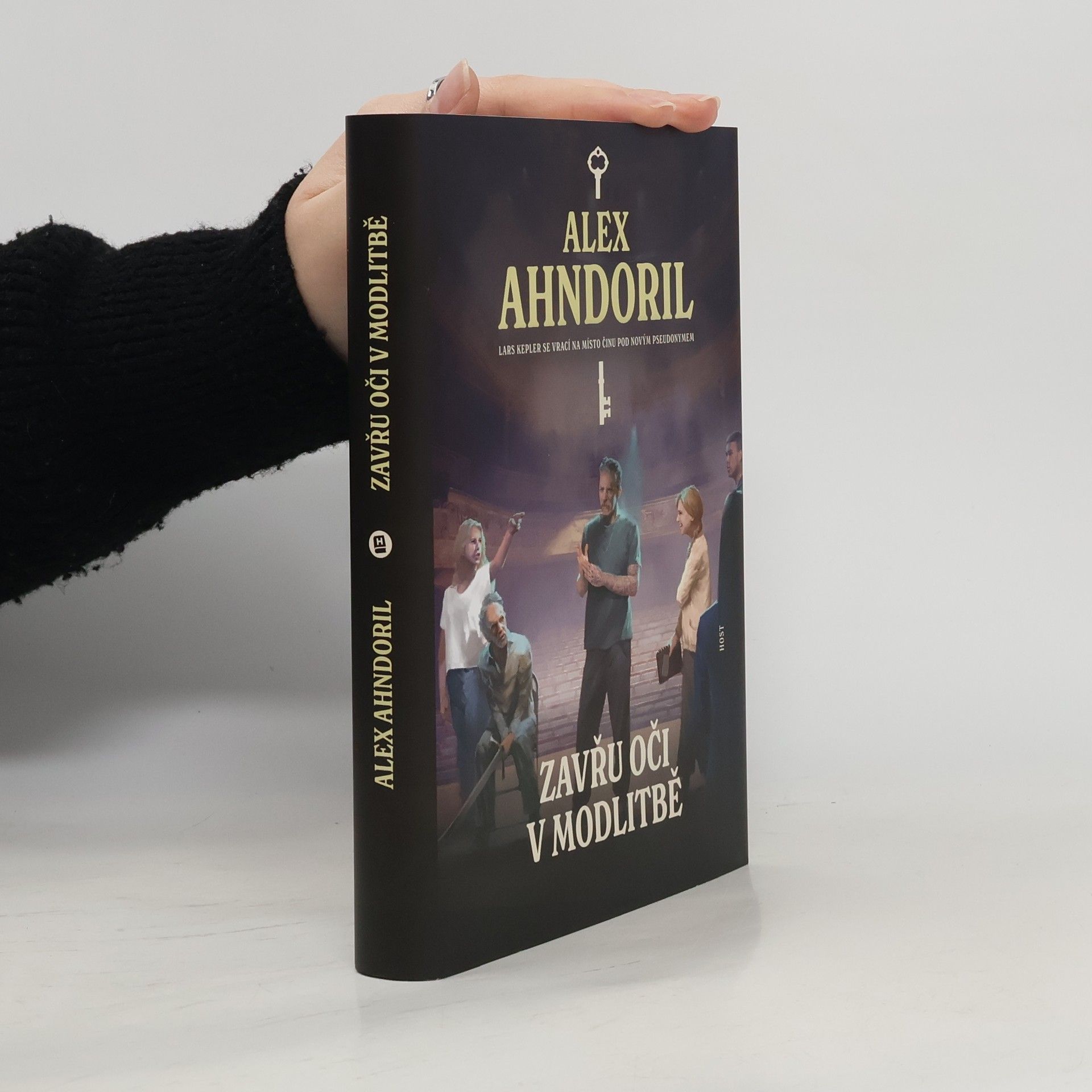 Lars Kepler Zavřu oči v modlitbě