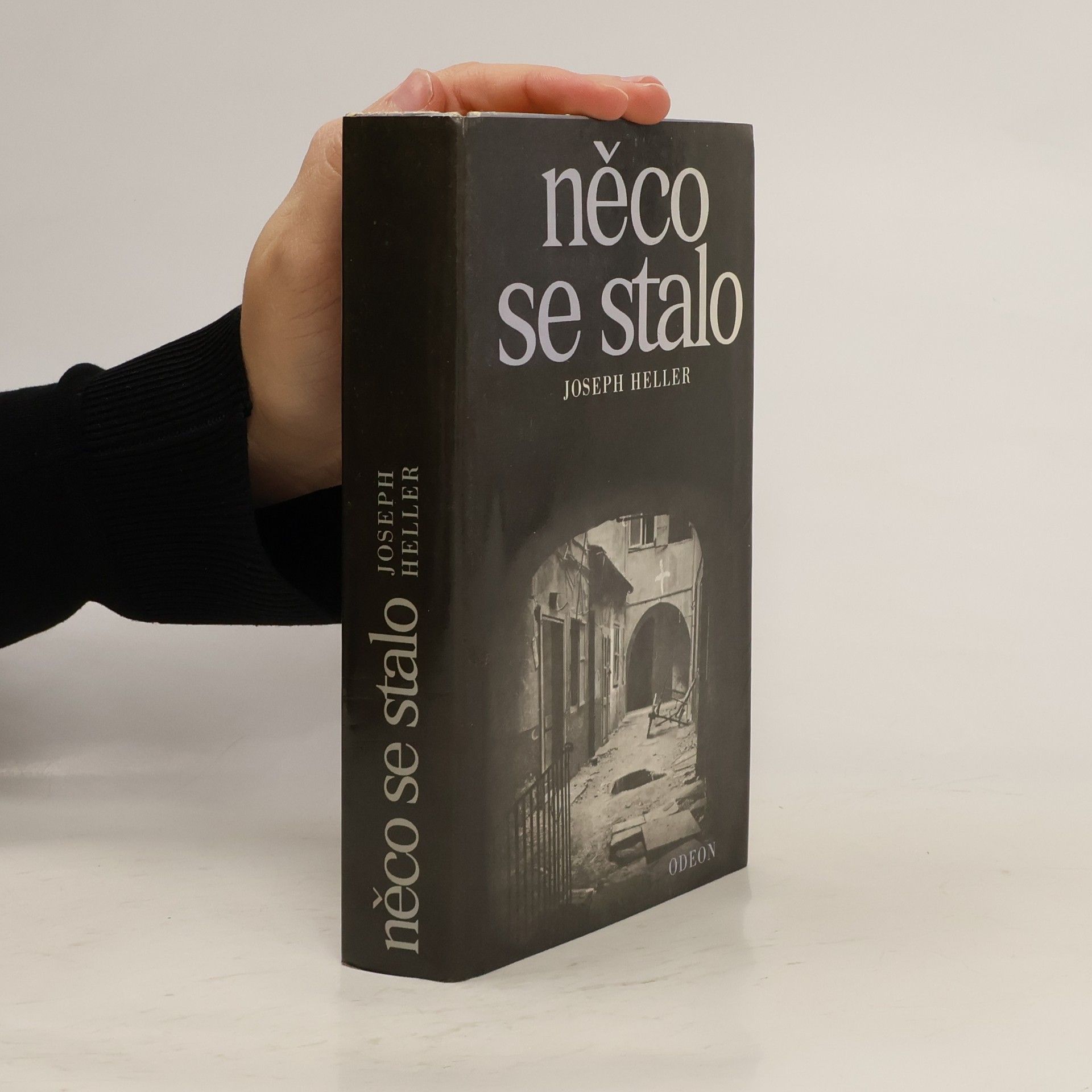 Joseph Heller Něco se stalo
