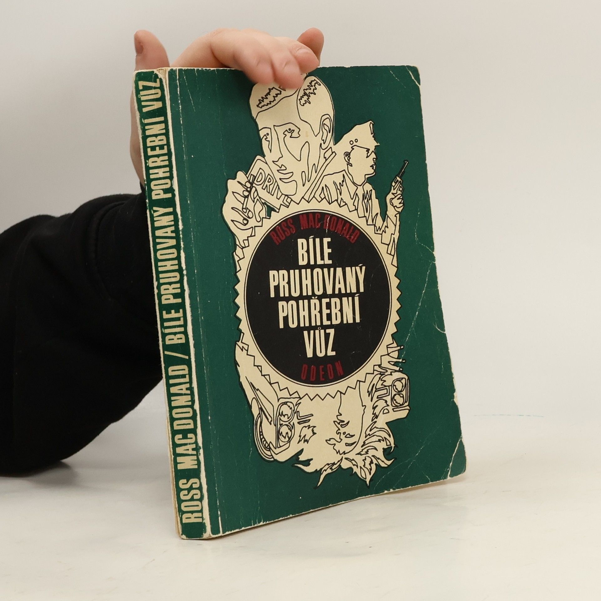 Ross Macdonald Bíle pruhovaný pohřební vůz