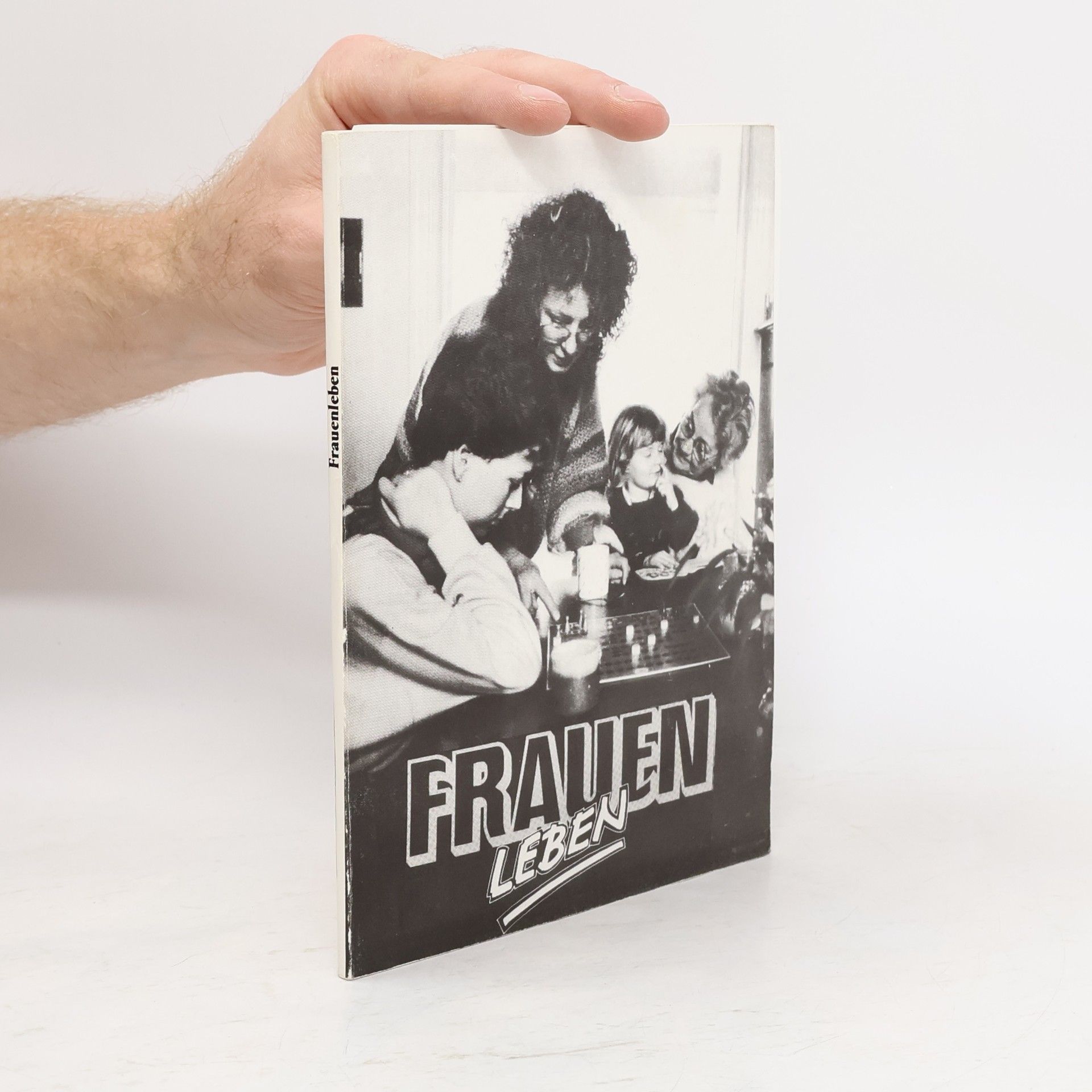 Collectif d'auteurs Frauenleben