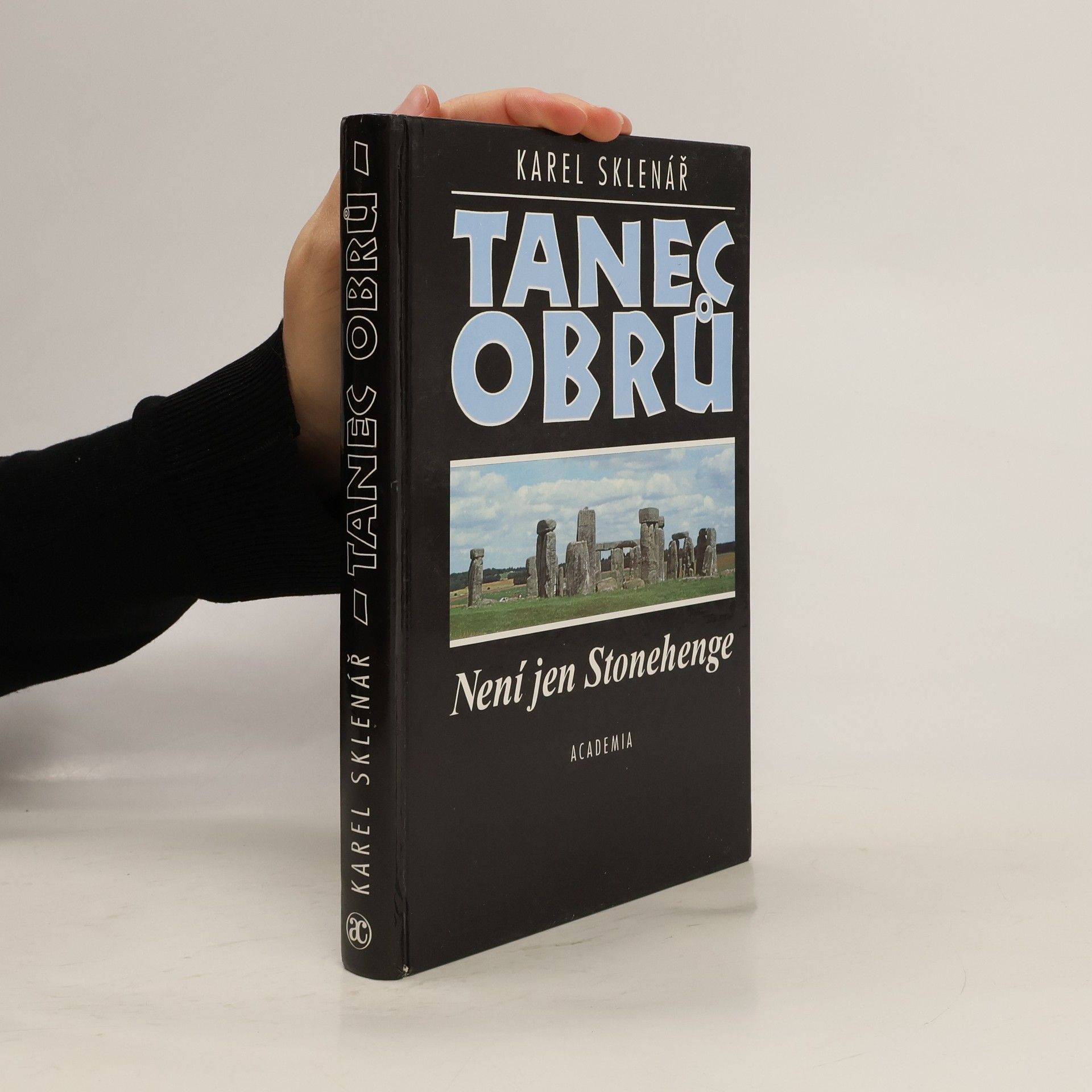 Karel Sklenář Tanec obrů: Není jen Stonehenge