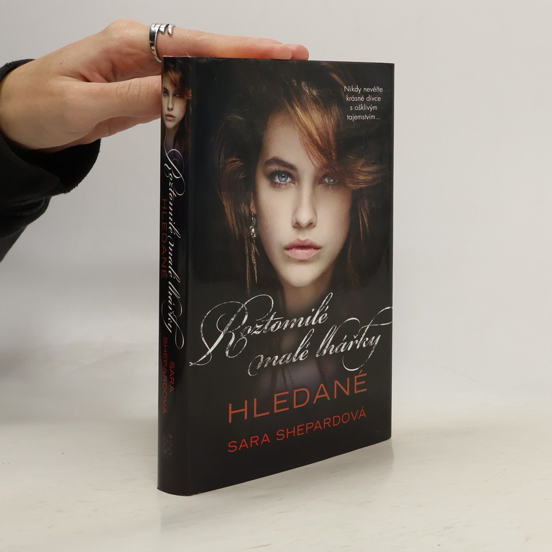 Sara Shepard Roztomilé malé lhářky: Hledané