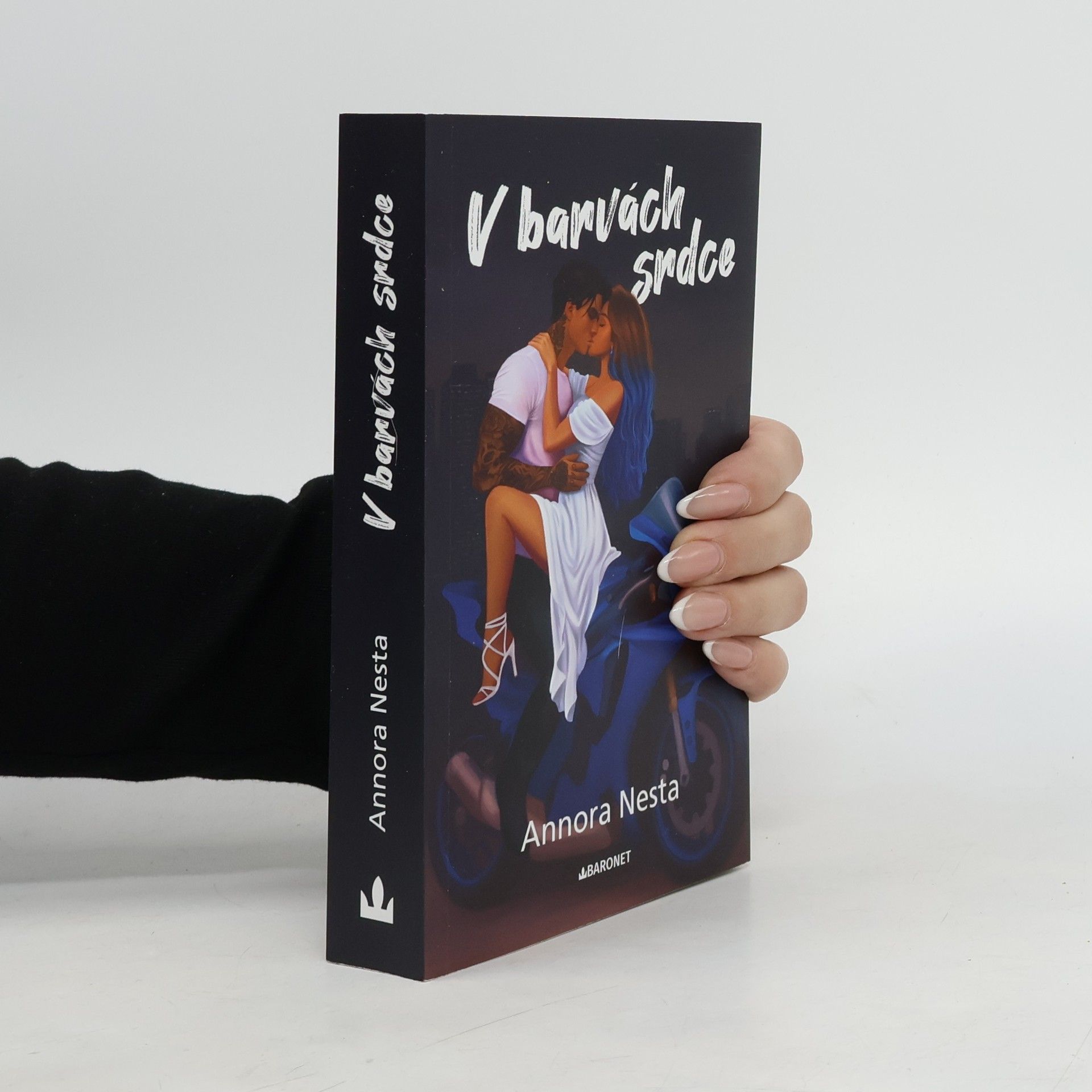 Annora Nesta Zlomeni. 1, V barvách srdce