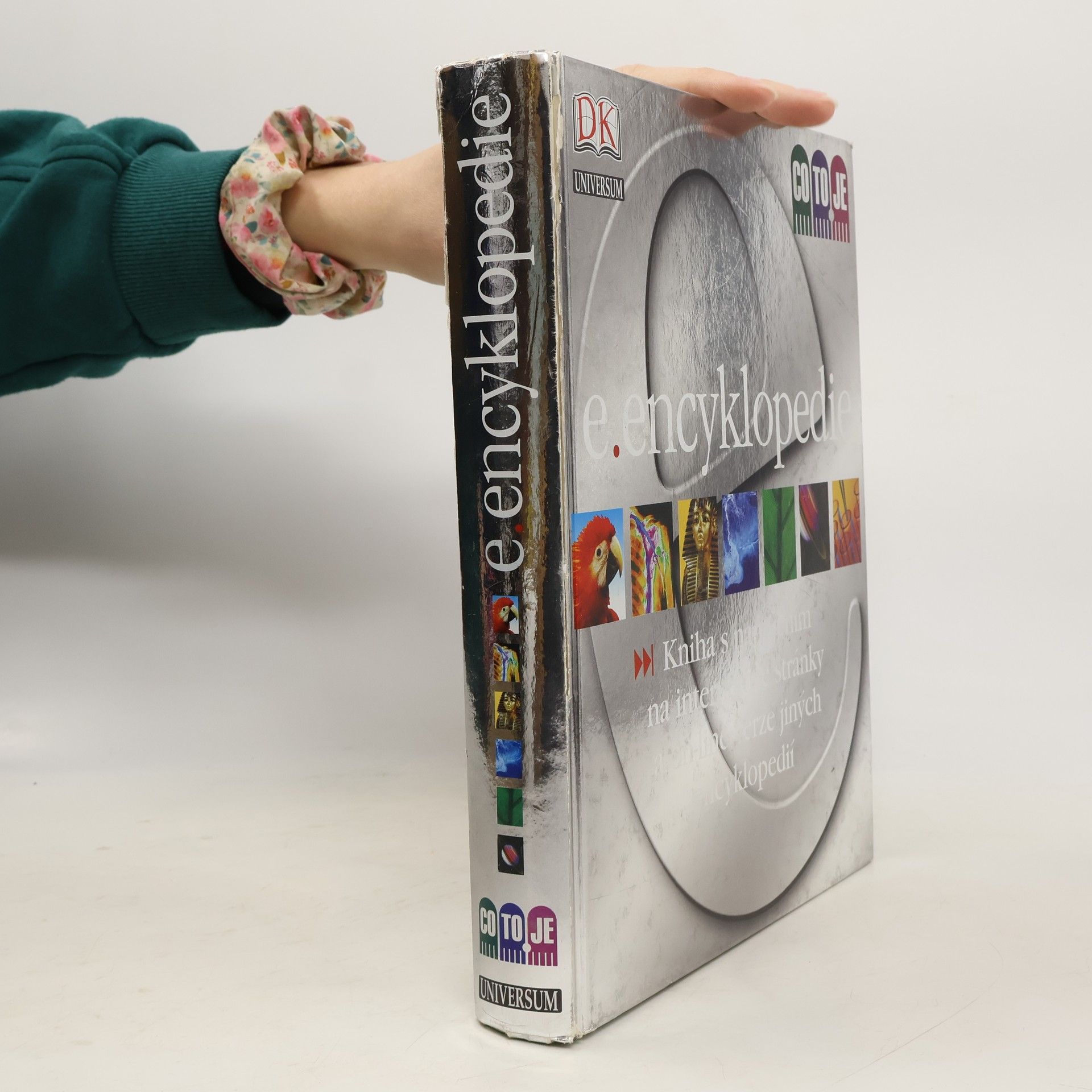 Collectif d'auteurs e.encyklopedie. Kniha s napojením na internetové stránky a on-line verze jiných encyklopedií