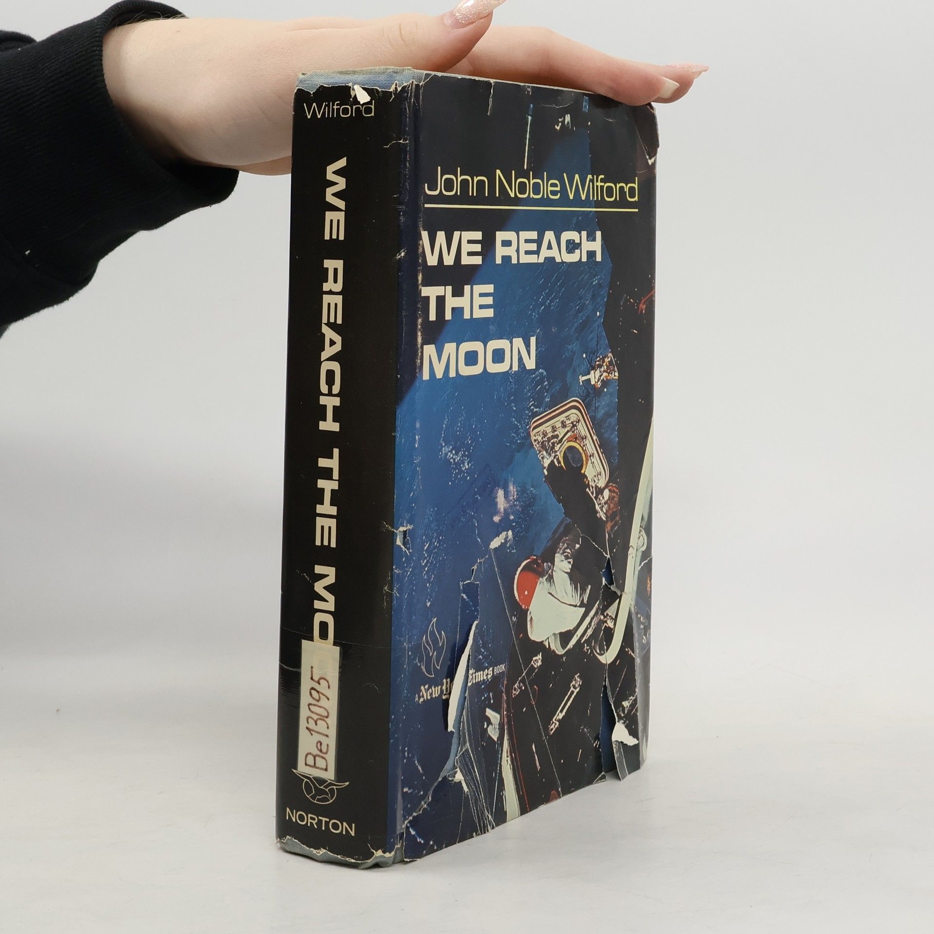 John Noble Wilford We Reach the Moon