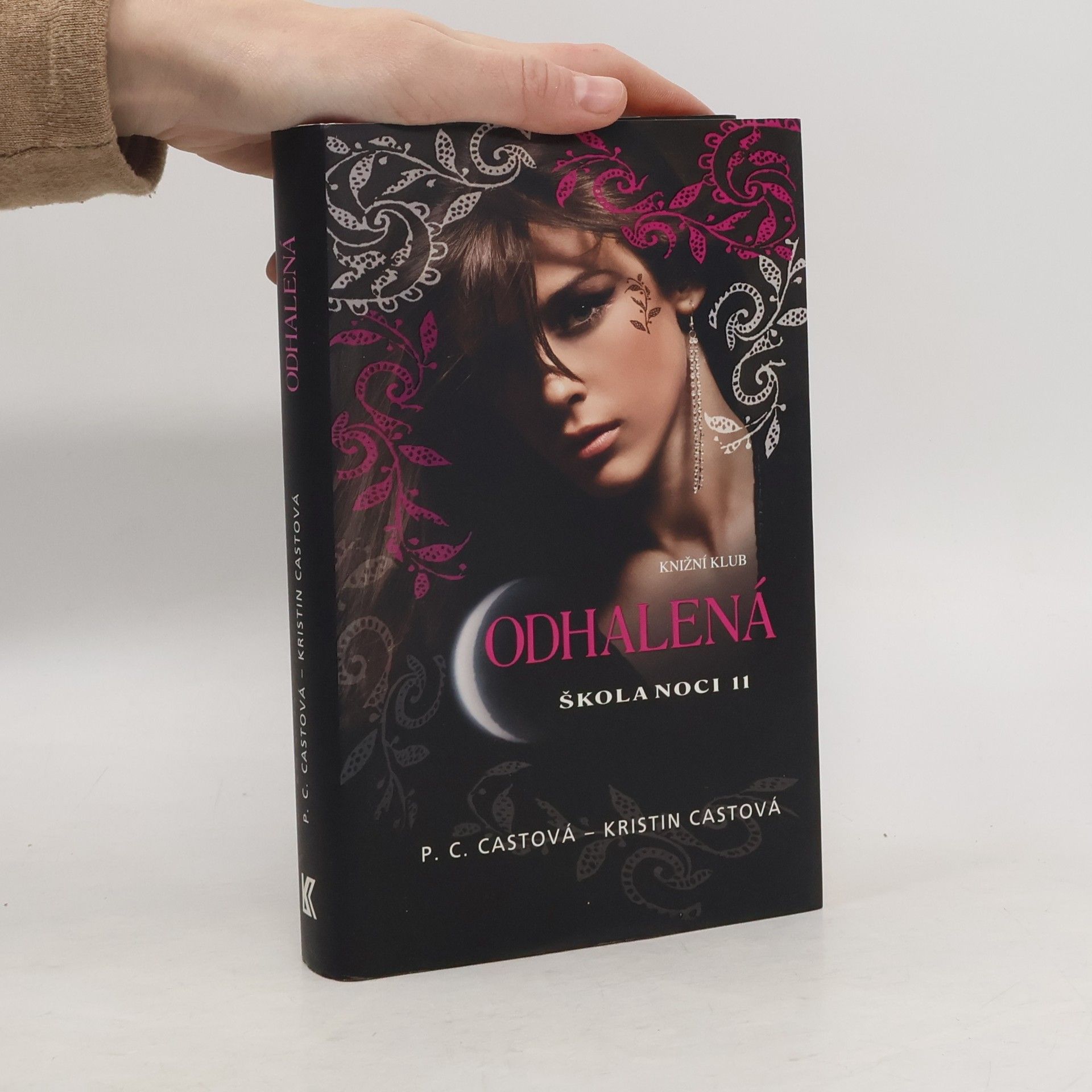 P. C. Cast Škola noci 11. Odhalená.