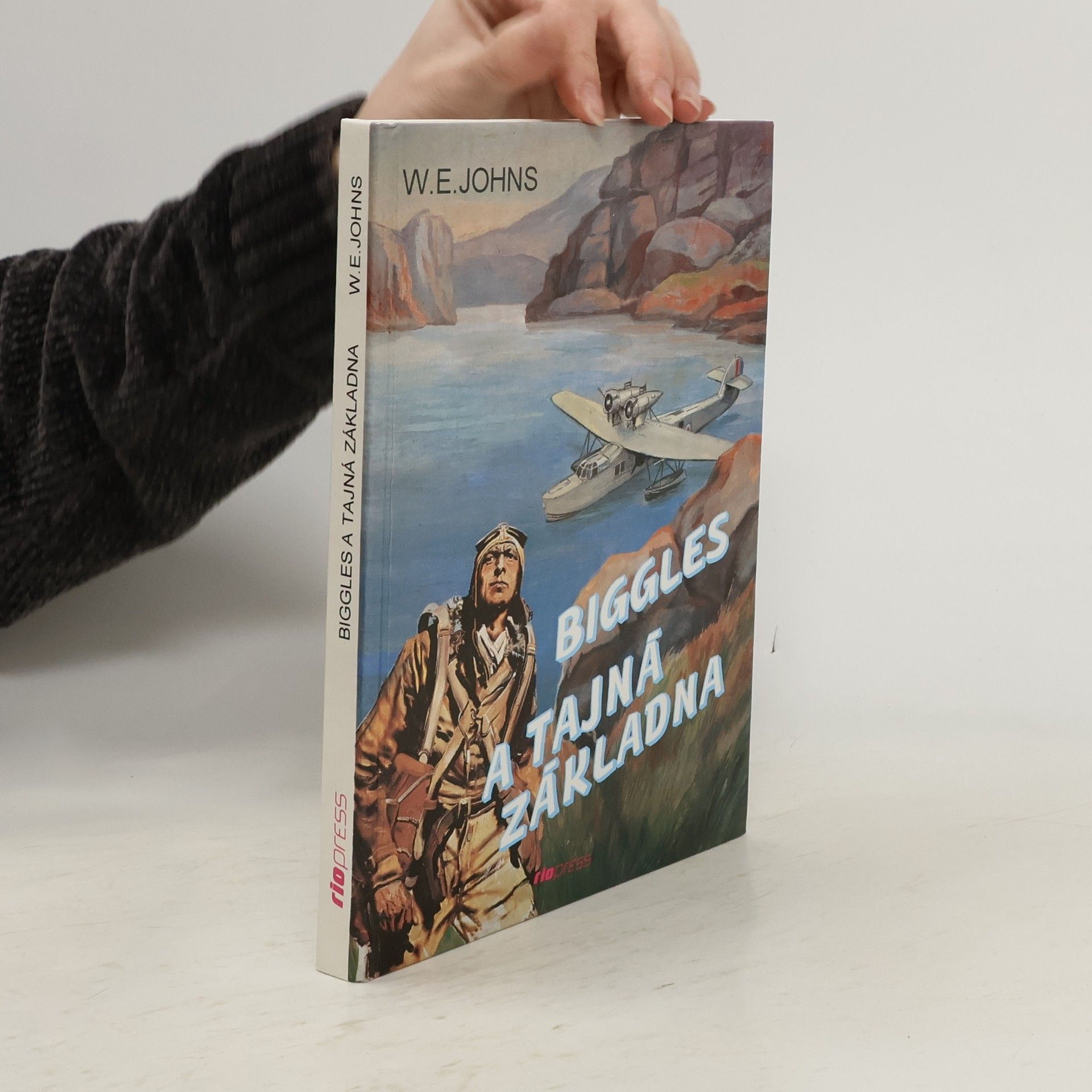 William Earl Johns Biggles a tajná základna