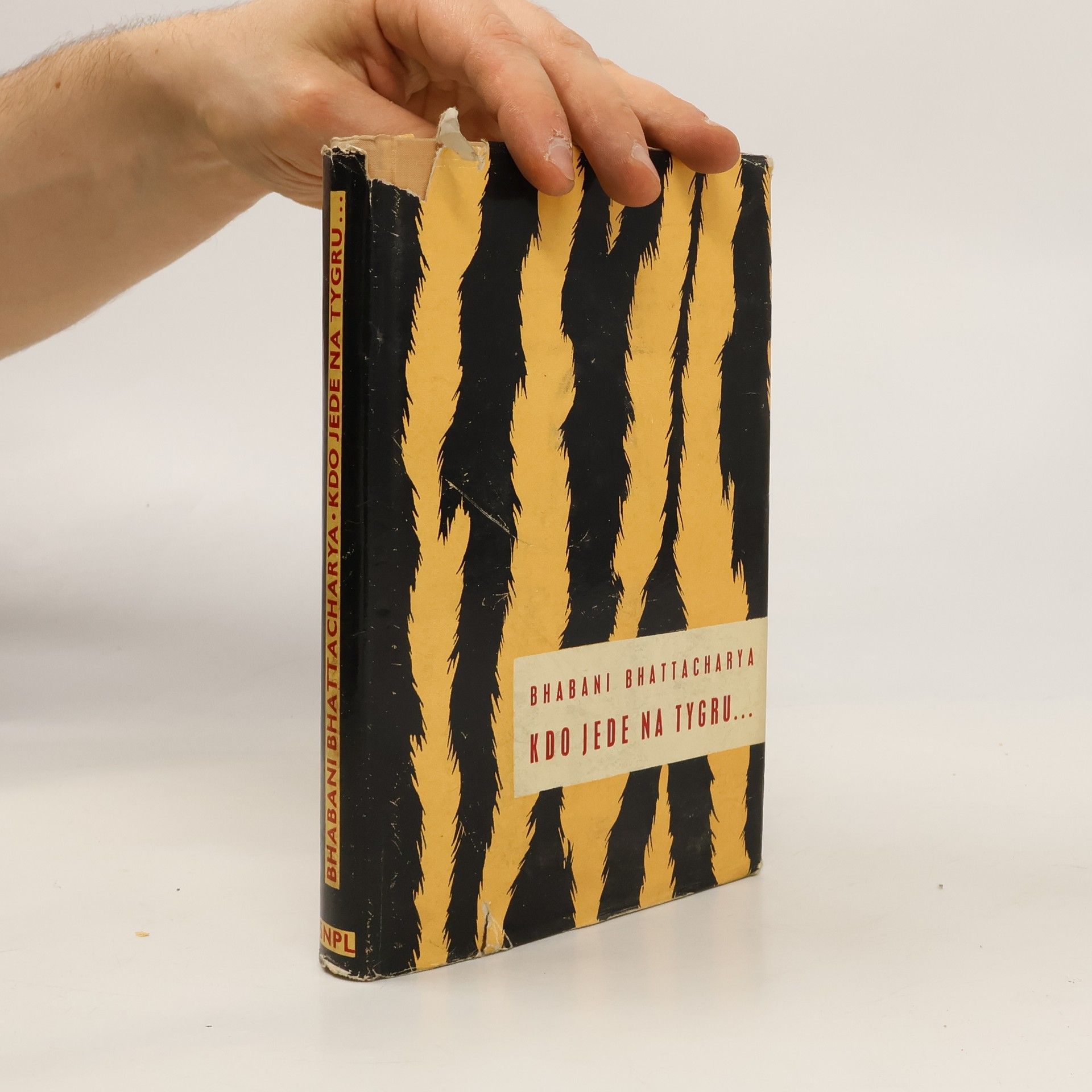 Bhabānī Bhattāčārja Kdo jede na tygru