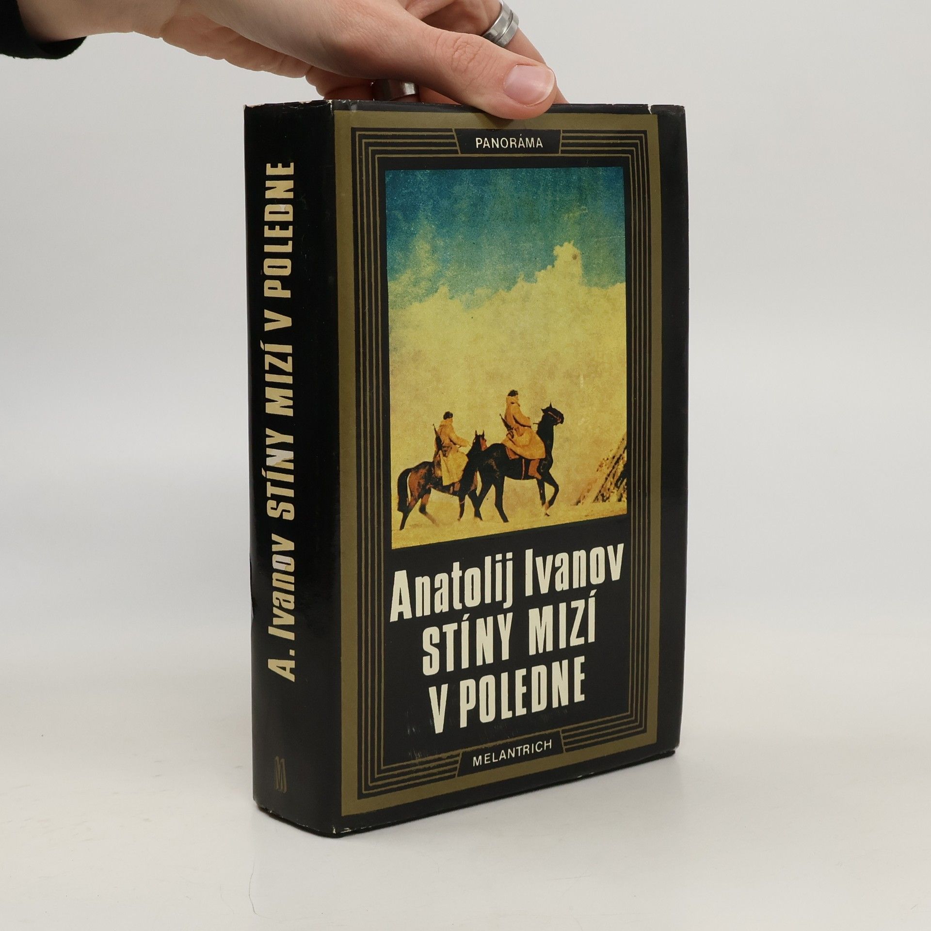 Stíny mizí v poledne