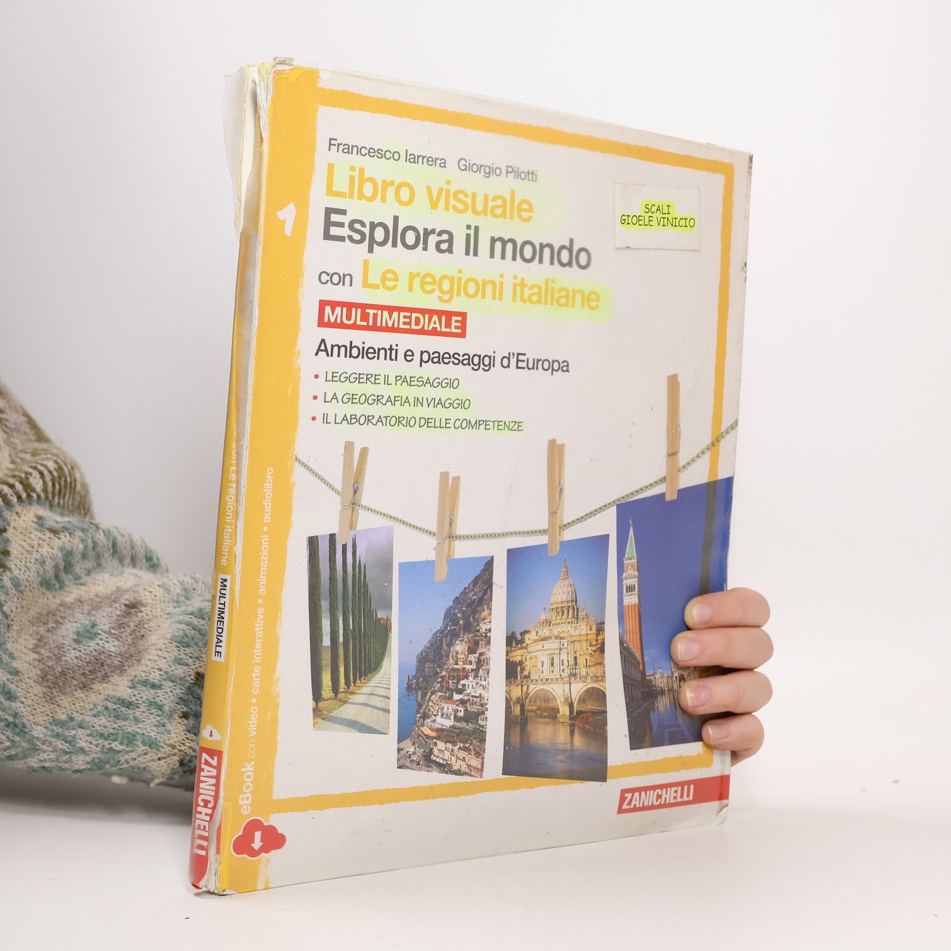 AA.VV. Libro visuale esplora il mondo