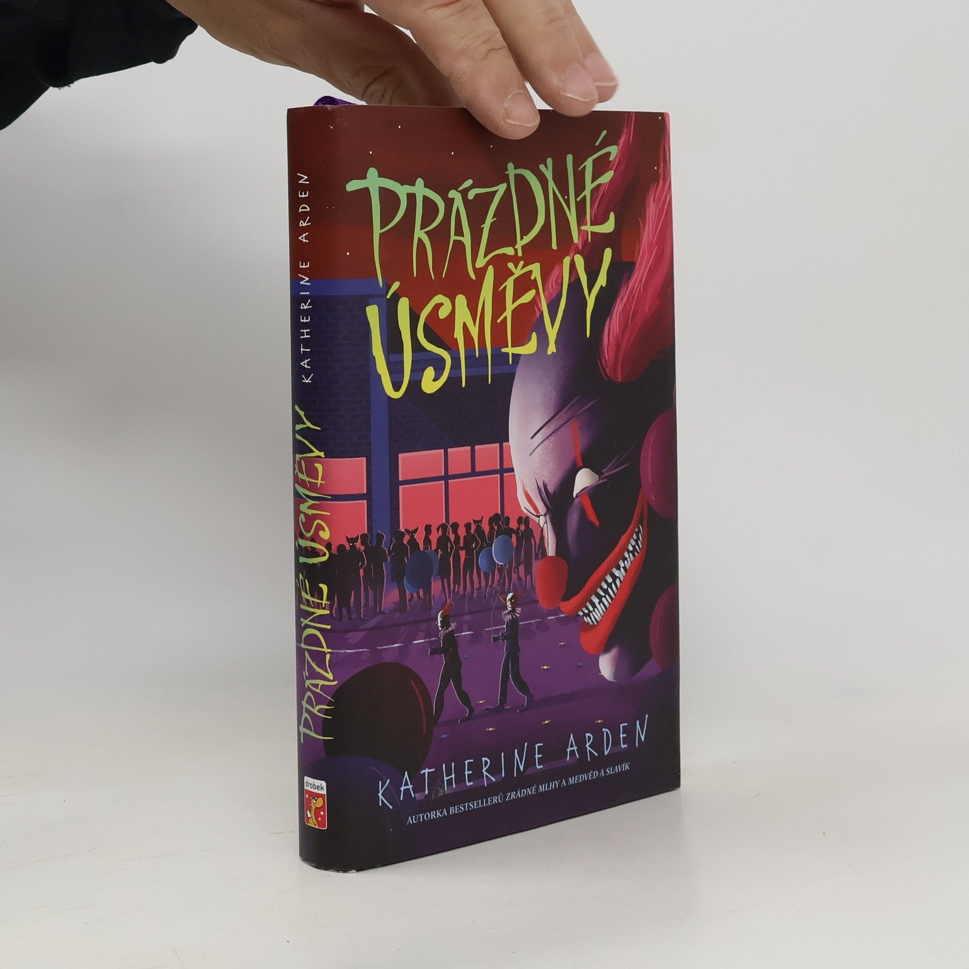 Helena Dvořáková Prázdné úsměvy