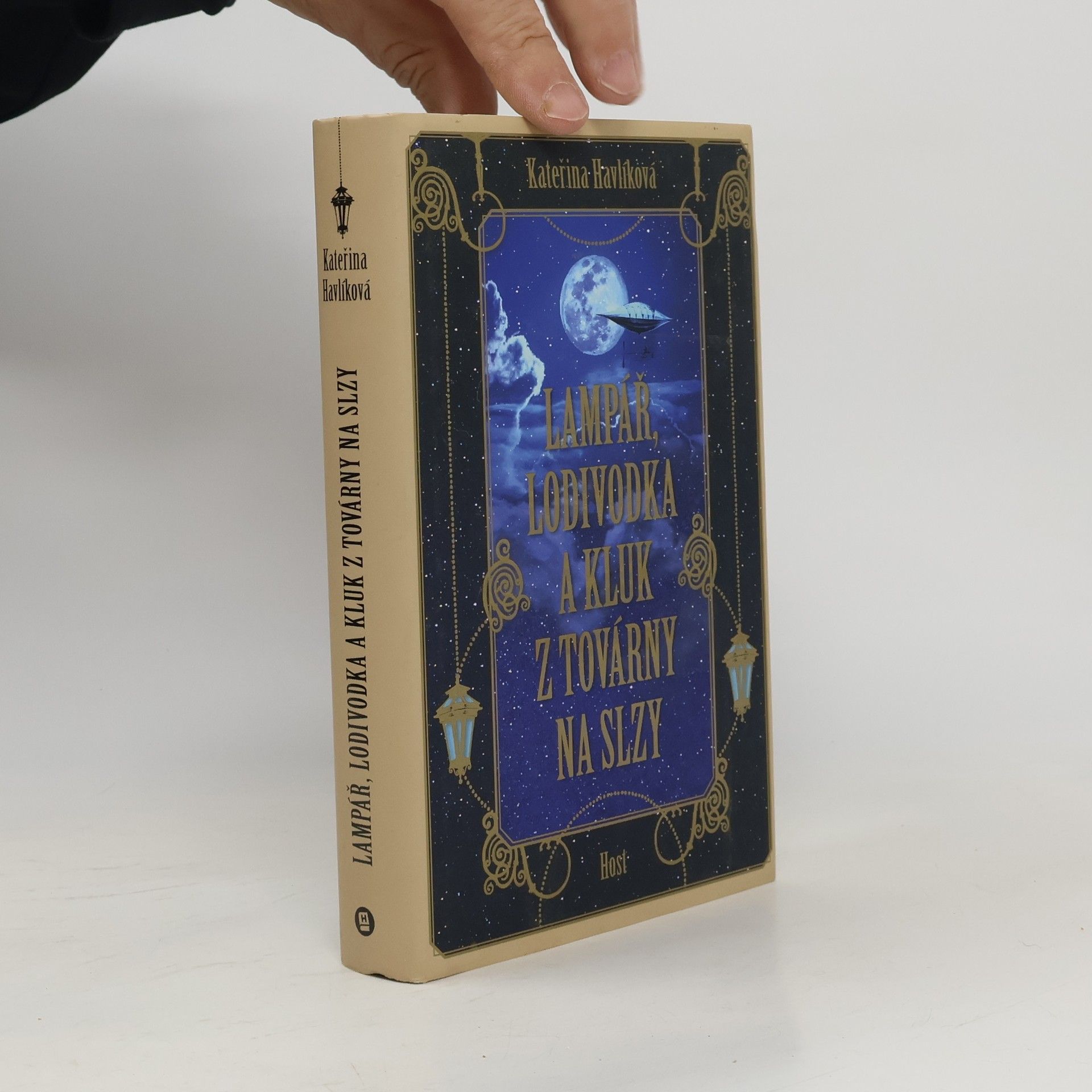 Lampář, lodivodka a kluk z továrny na slzy