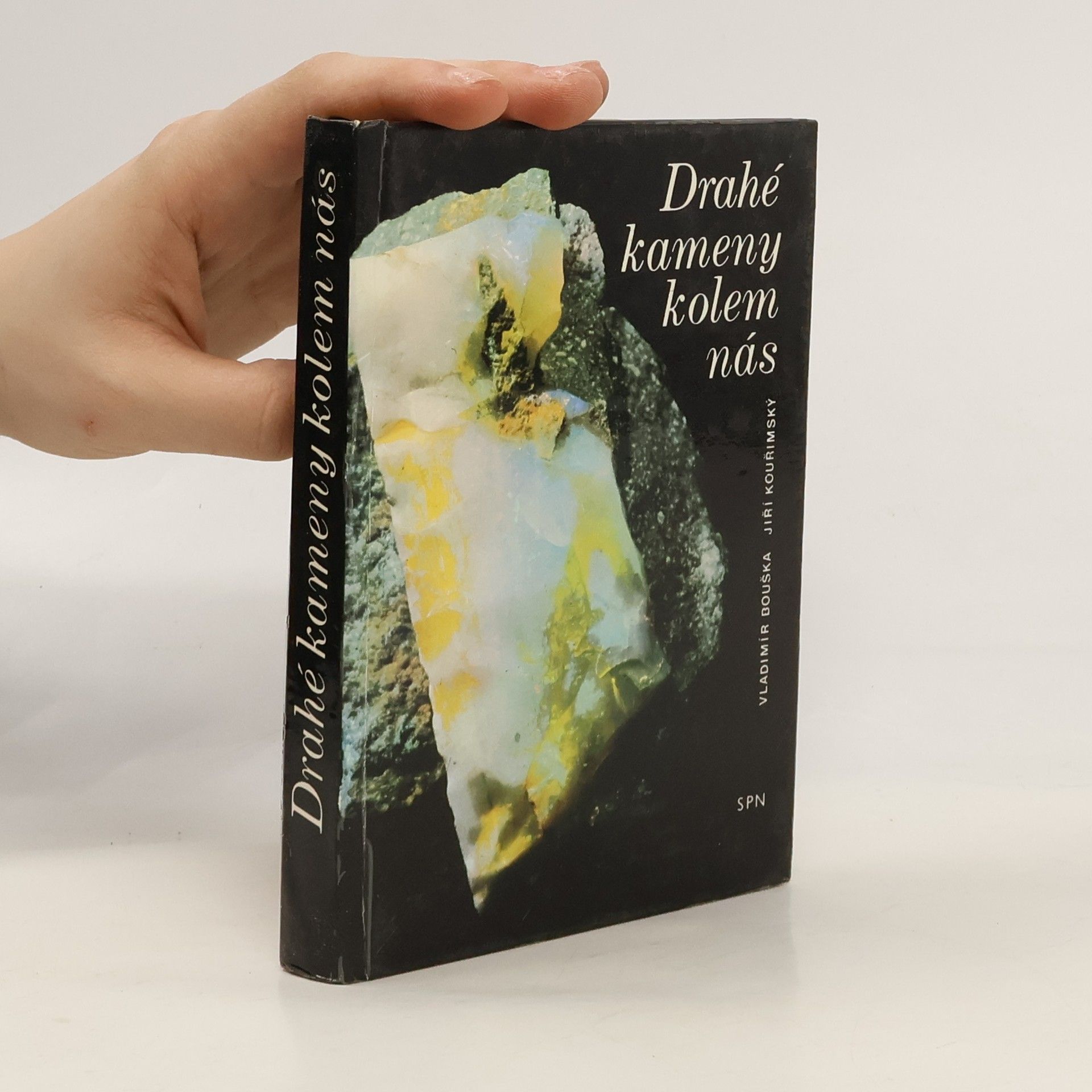 Drahé kameny kolem nás