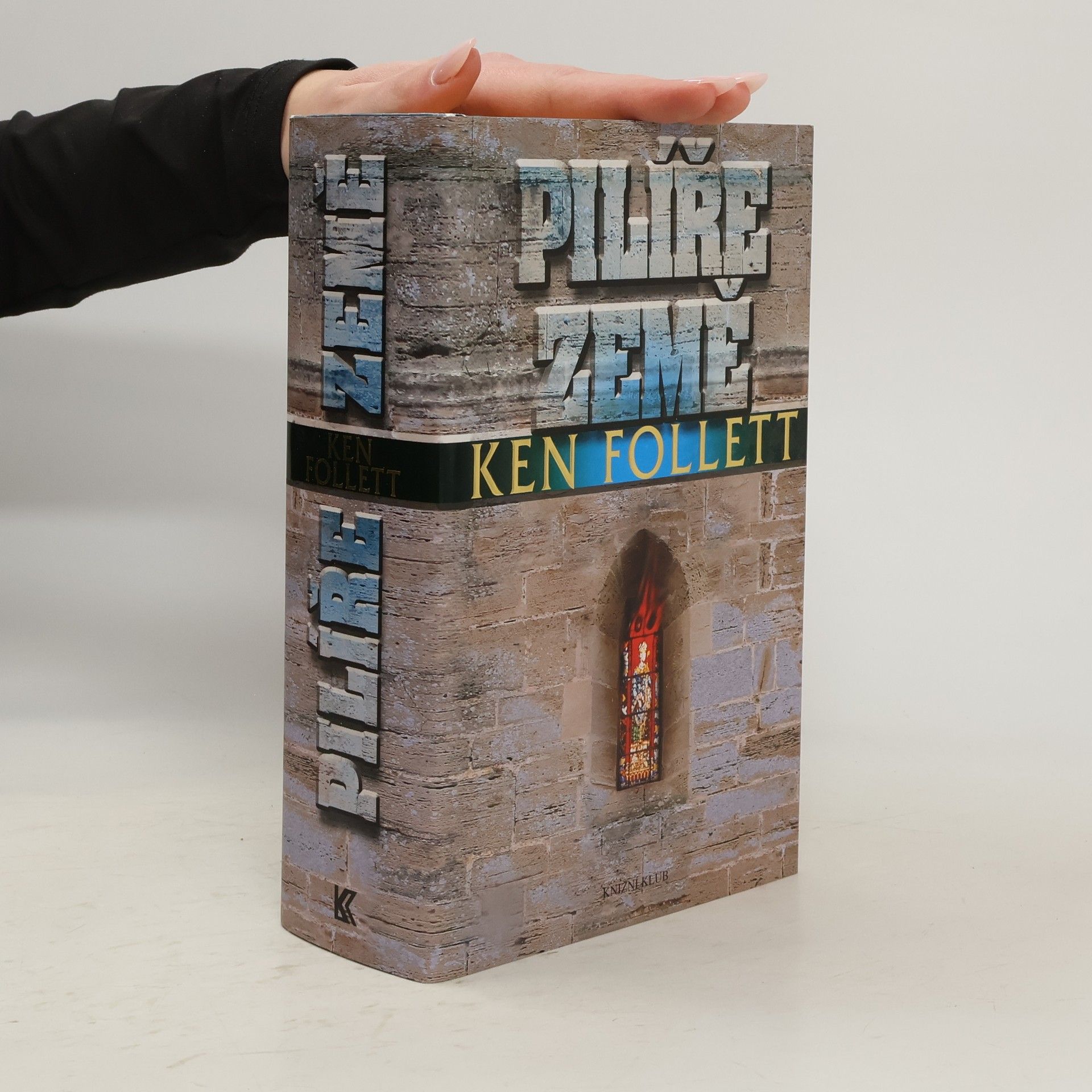 Ken Follett Pilíře země