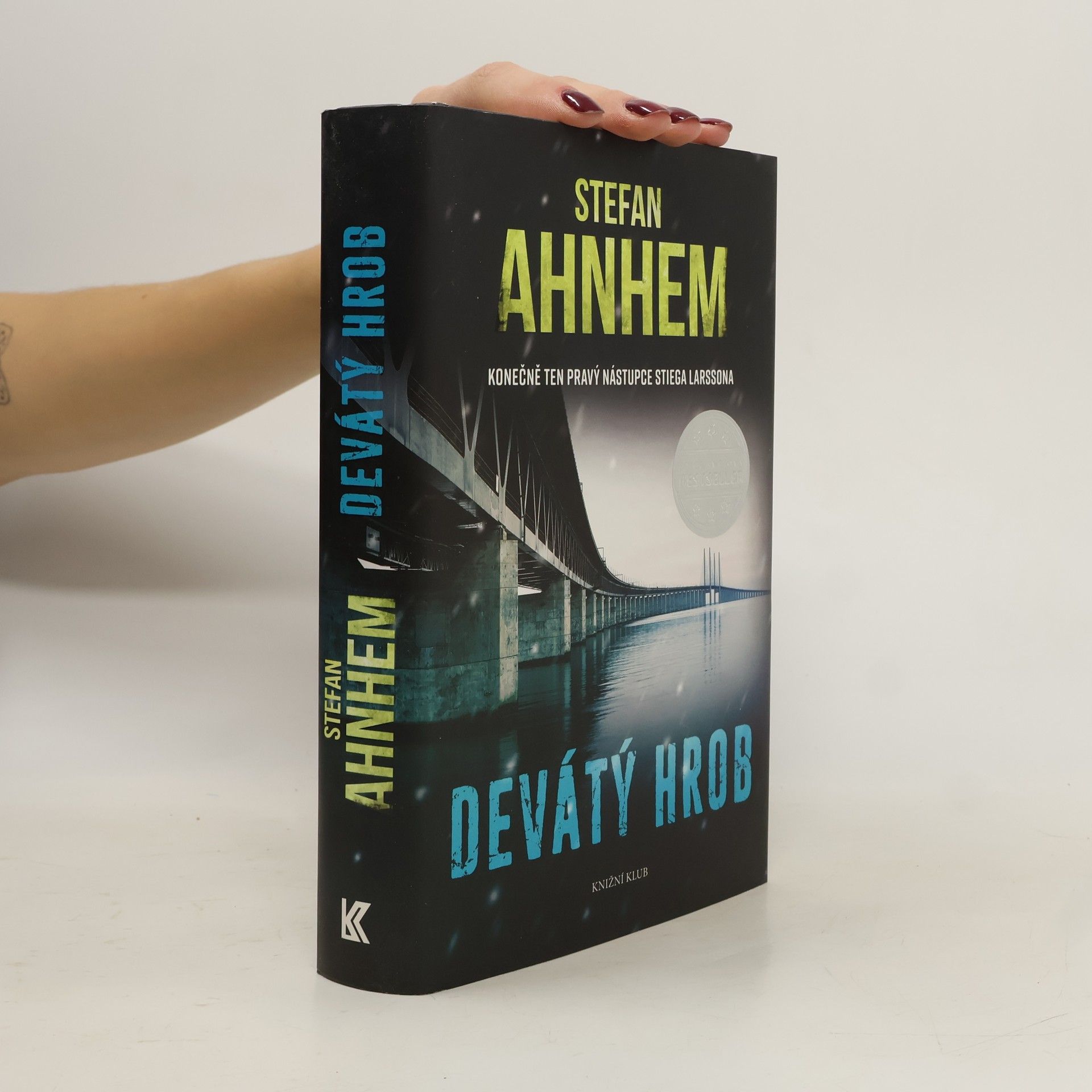 Stefan Ahnhem Devátý hrob