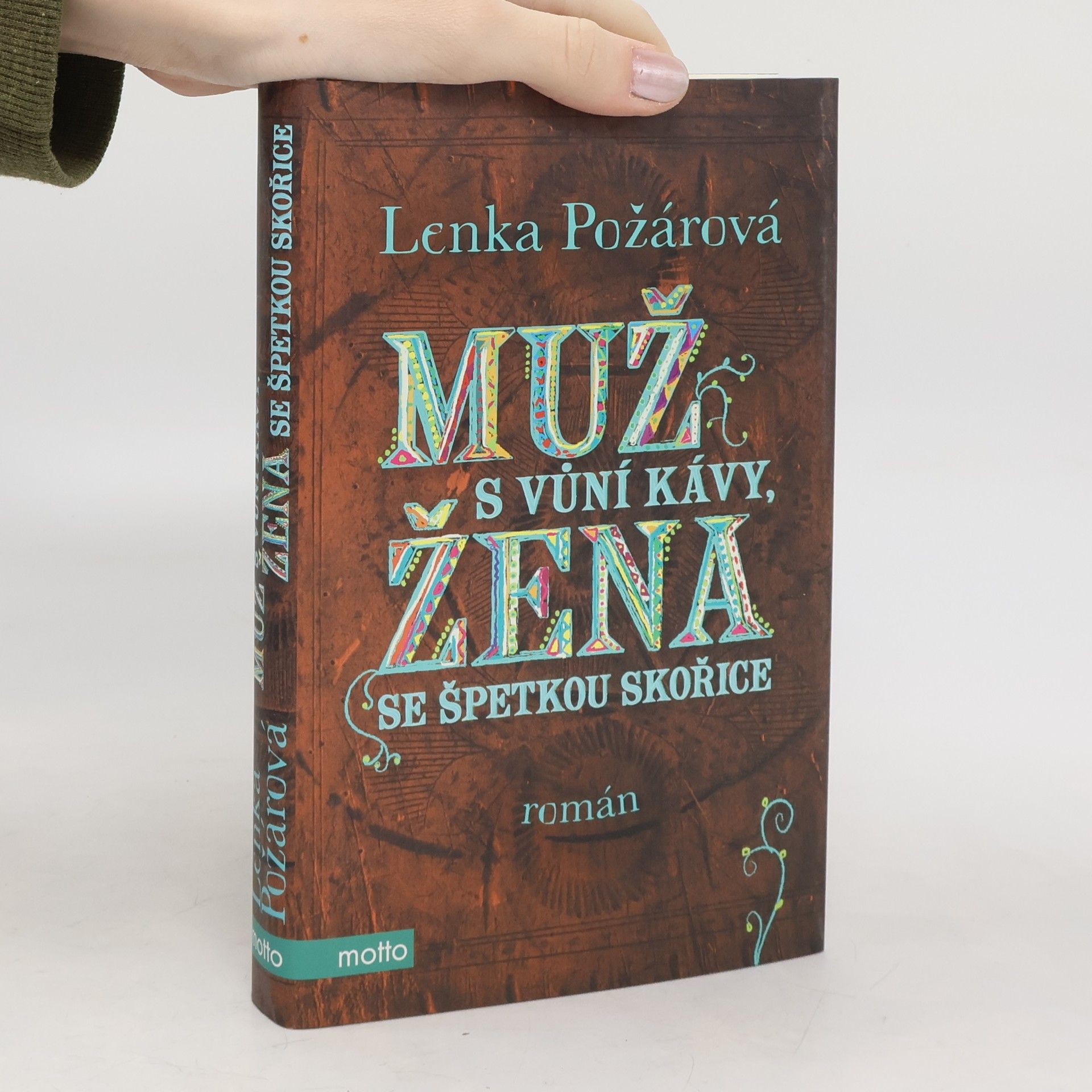 Lenka Požárová Muž s vůní kávy, žena se špetkou skořice