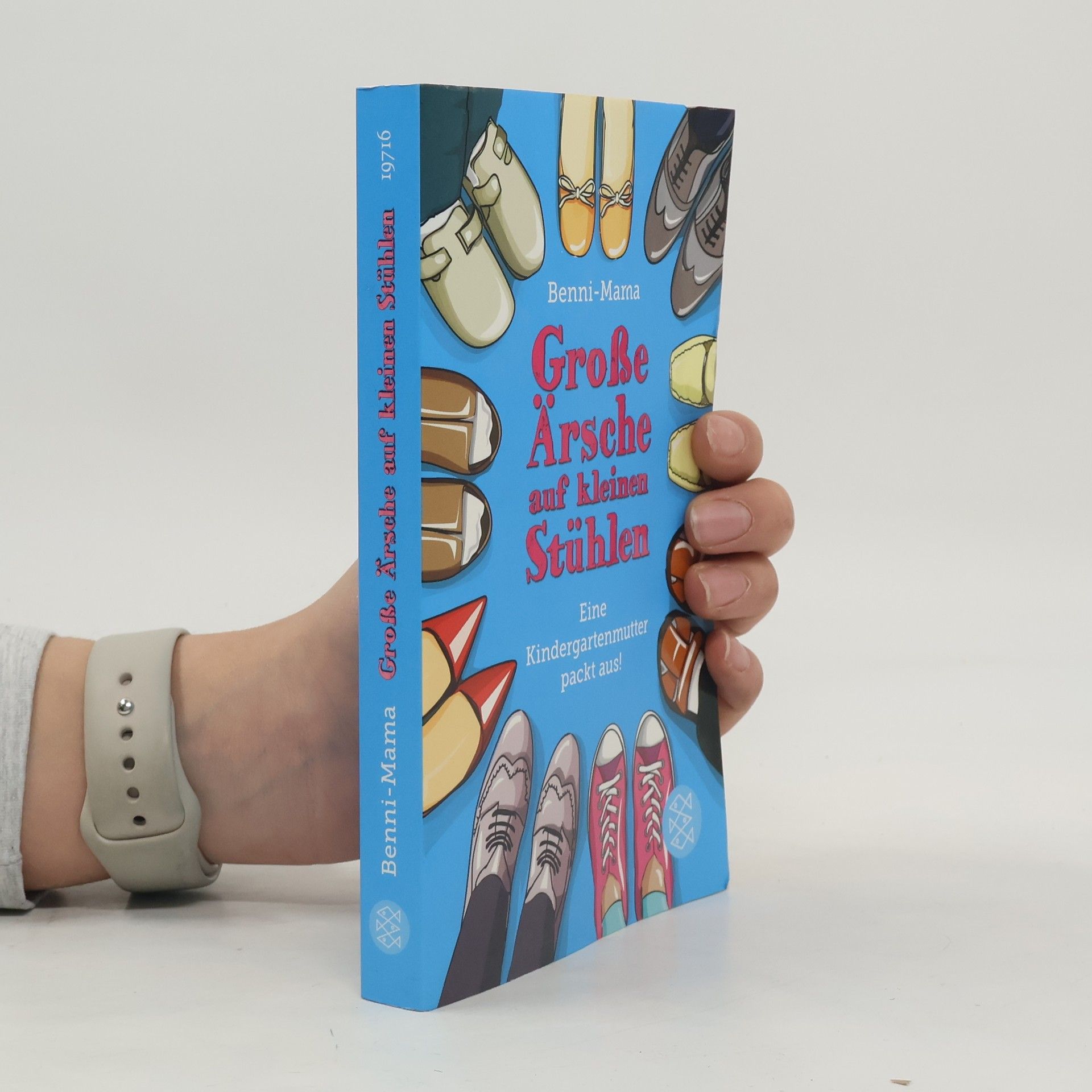 Benni Mama Große Ärsche auf kleinen Stühlen