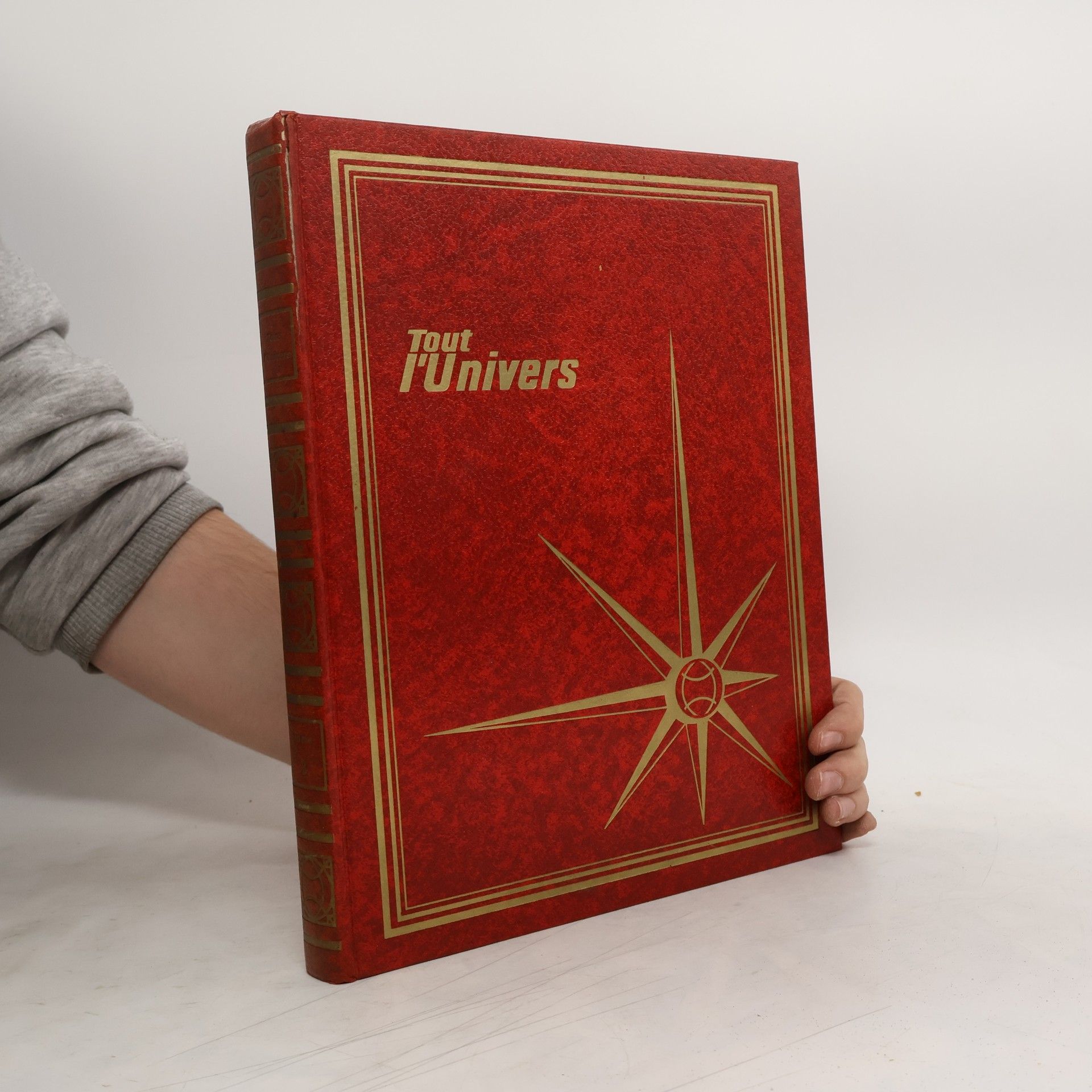 Various authors Tout l'univers 8