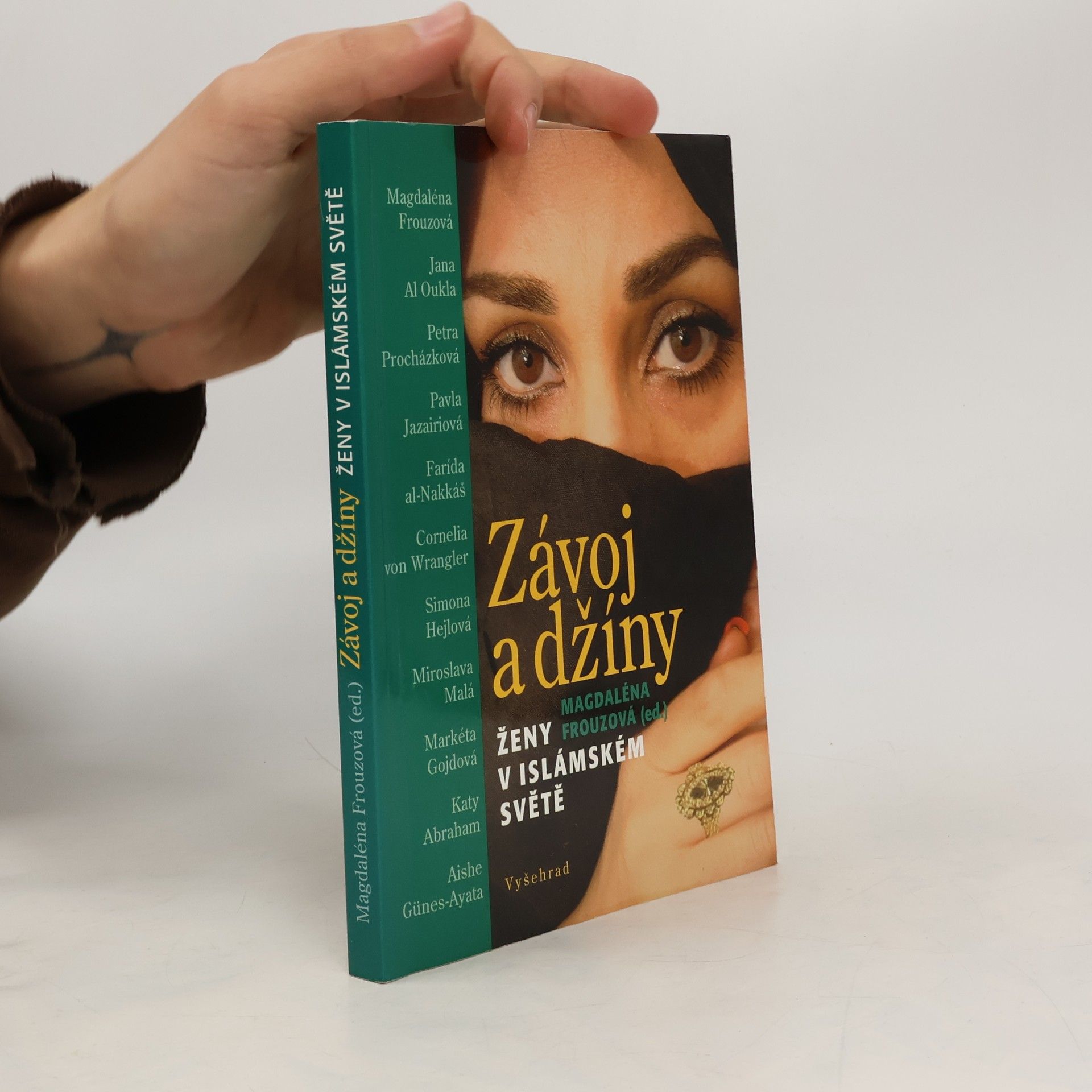 Magdaléna Frouzová Závoj a džíny