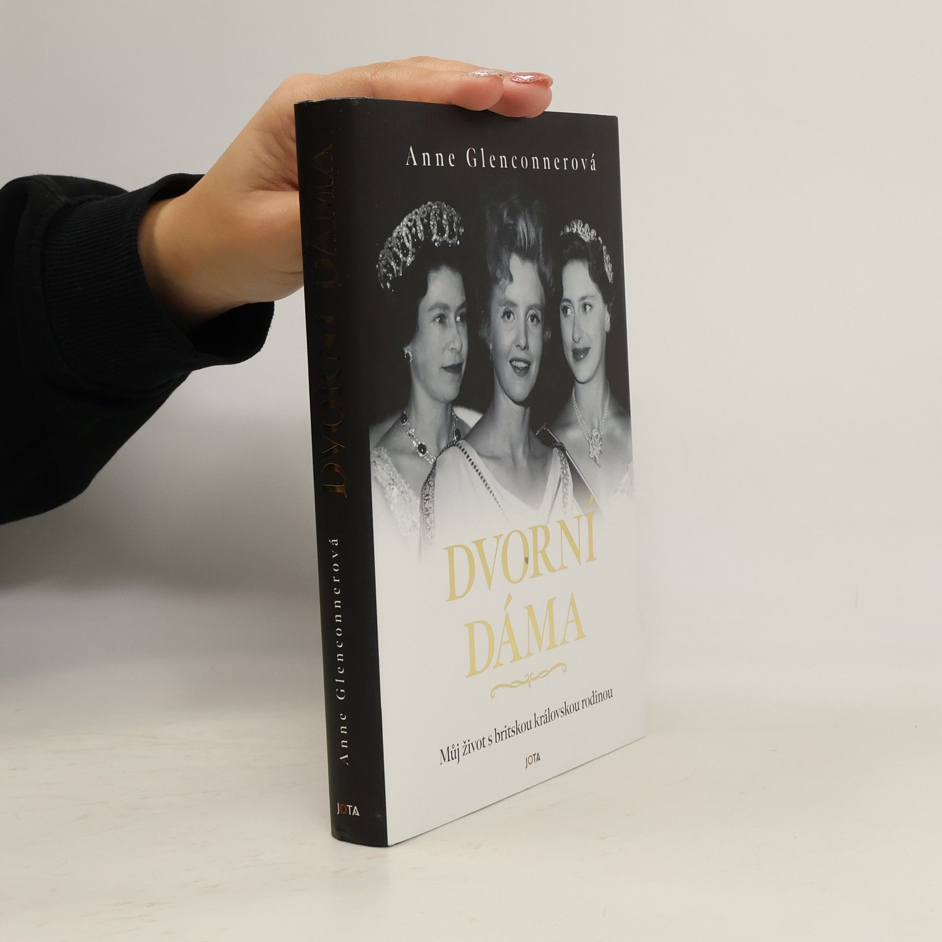 Anne Glenconner Dvorní dáma. Můj život s britskou královskou rodinou.