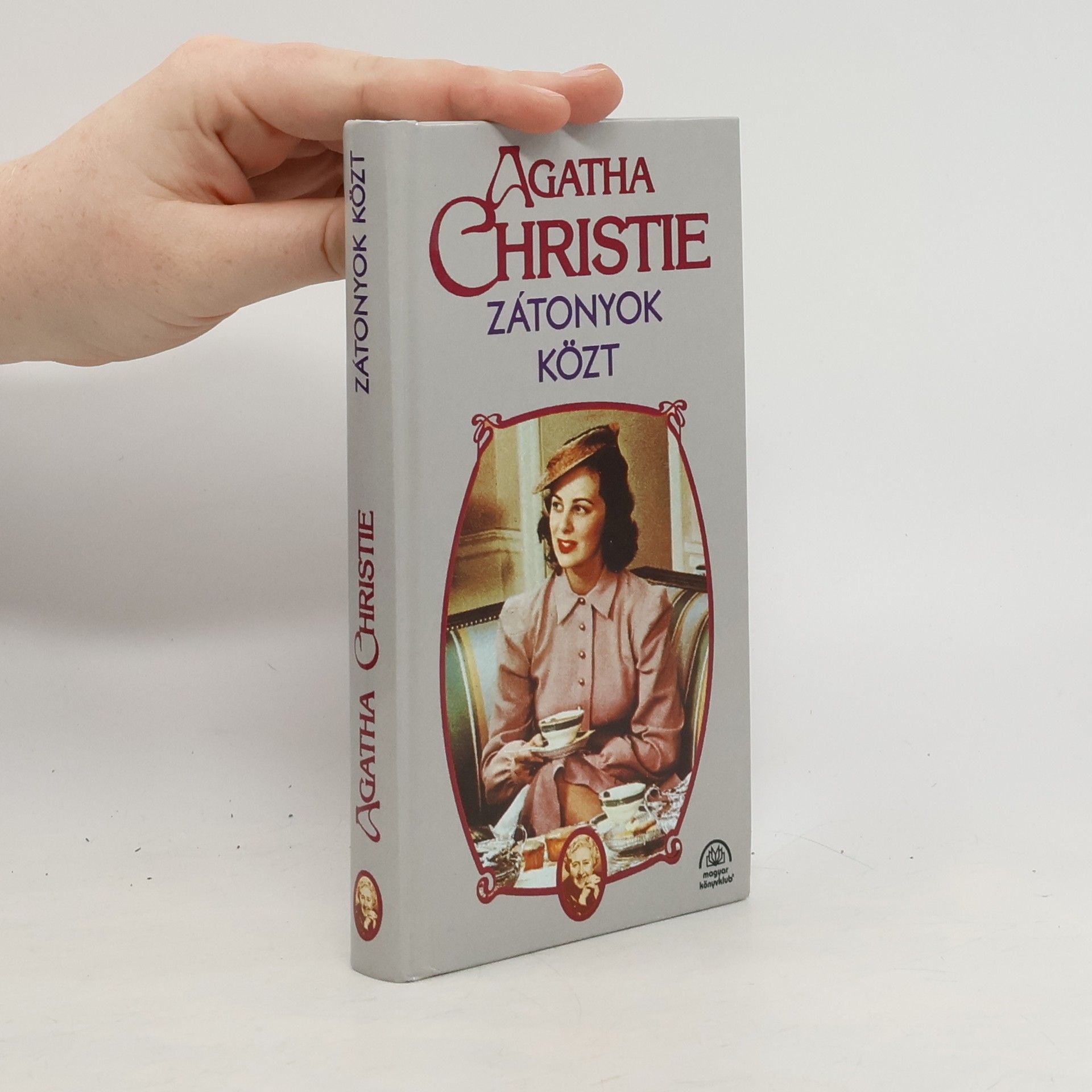 Agatha Christie Zátonyok között